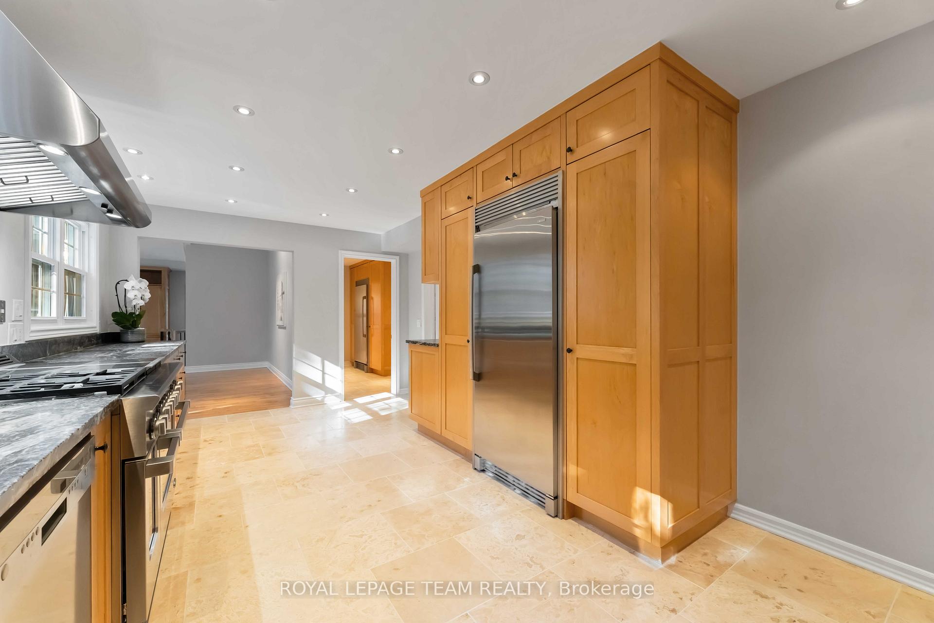 Photo 14 of 60 Vaan Drive, Ottawa, Merivale Gardens — HOMEH
