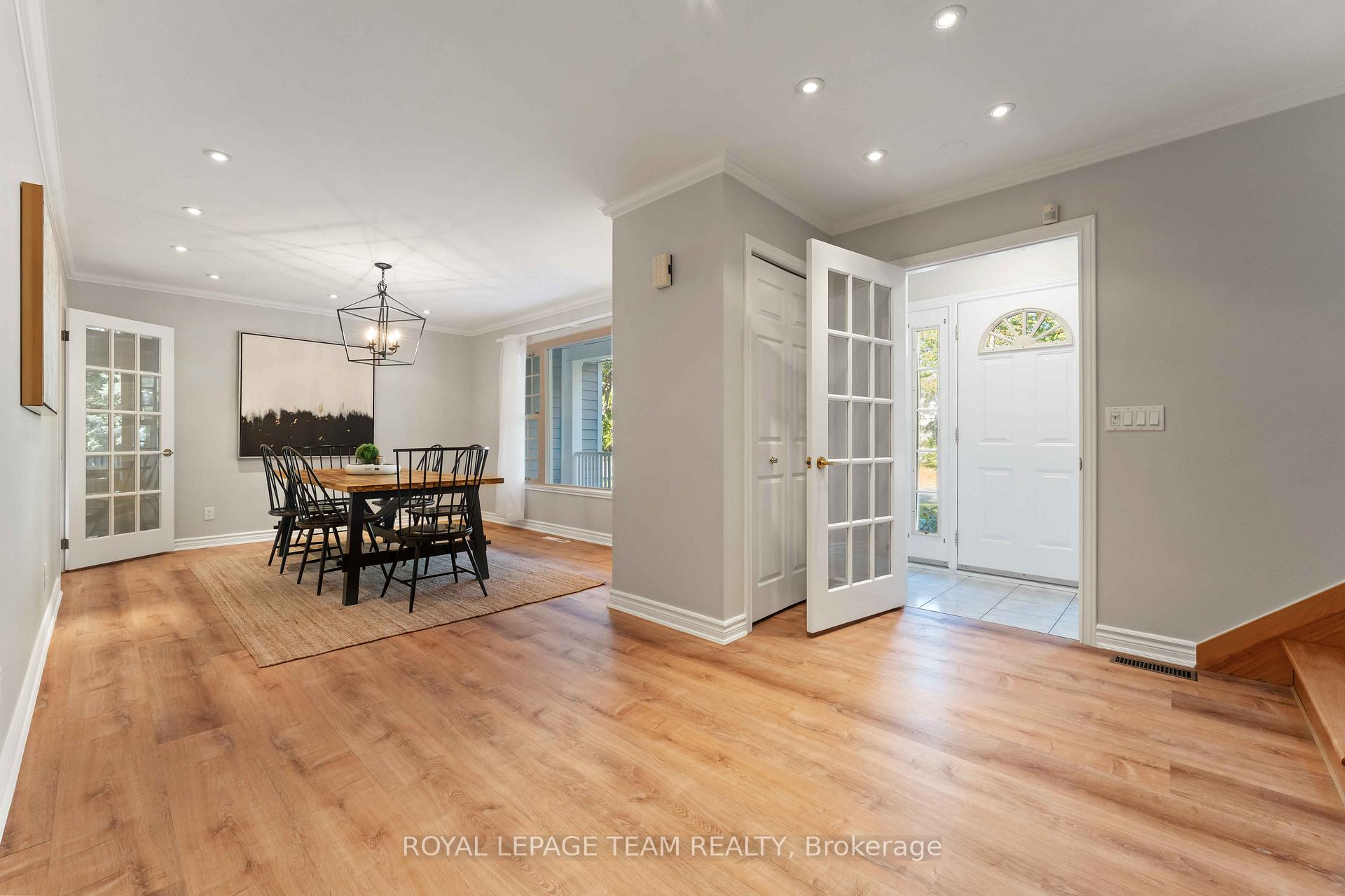 Photo 24 of 60 Vaan Drive, Ottawa, Merivale Gardens — HOMEH