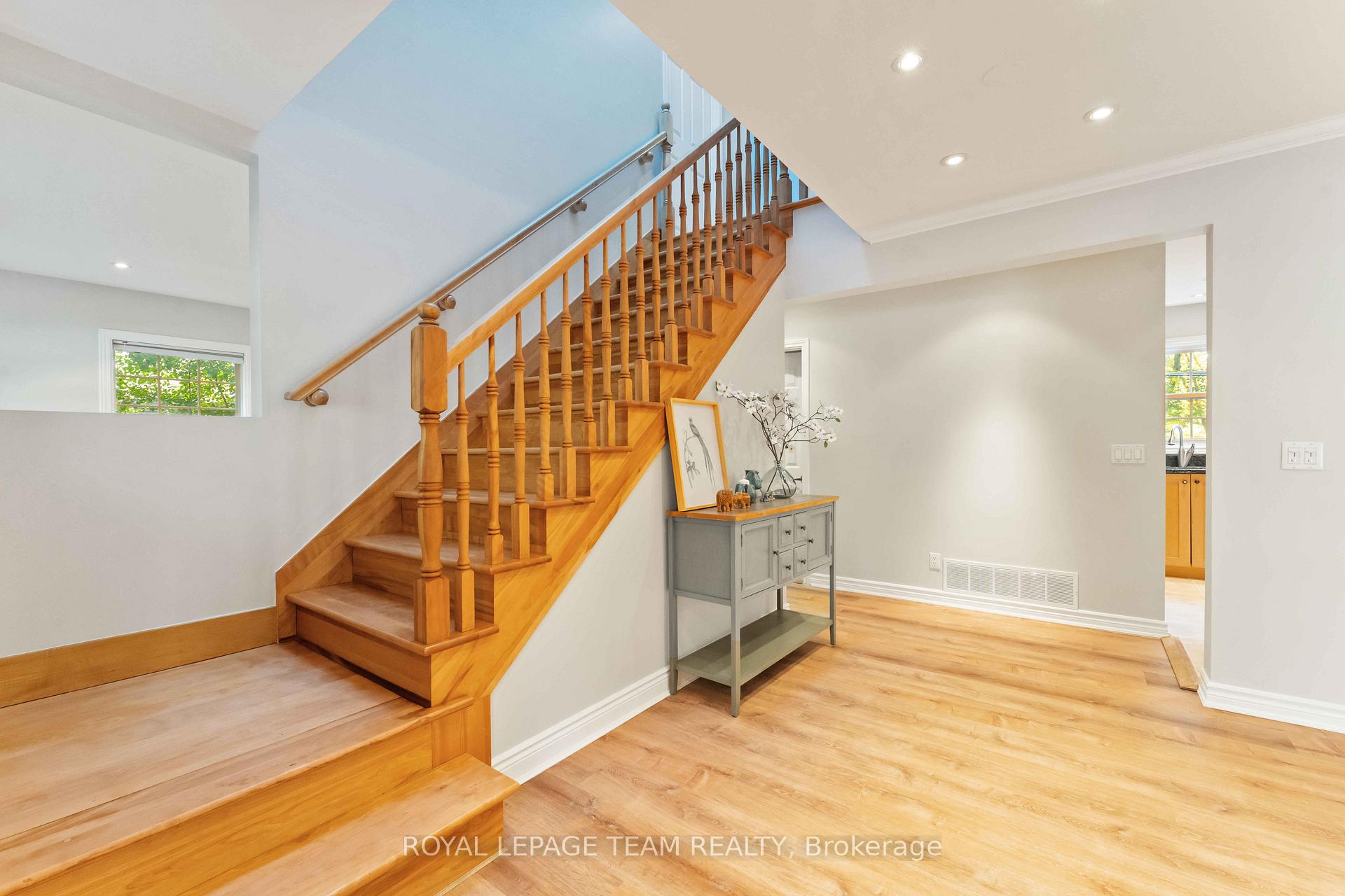 Photo 25 of 60 Vaan Drive, Ottawa, Merivale Gardens — HOMEH