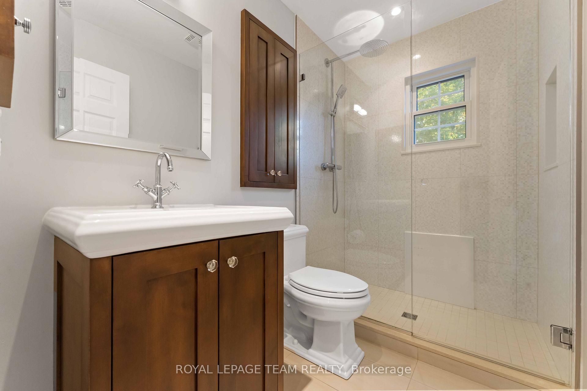 Photo 33 of 60 Vaan Drive, Ottawa, Merivale Gardens — HOMEH