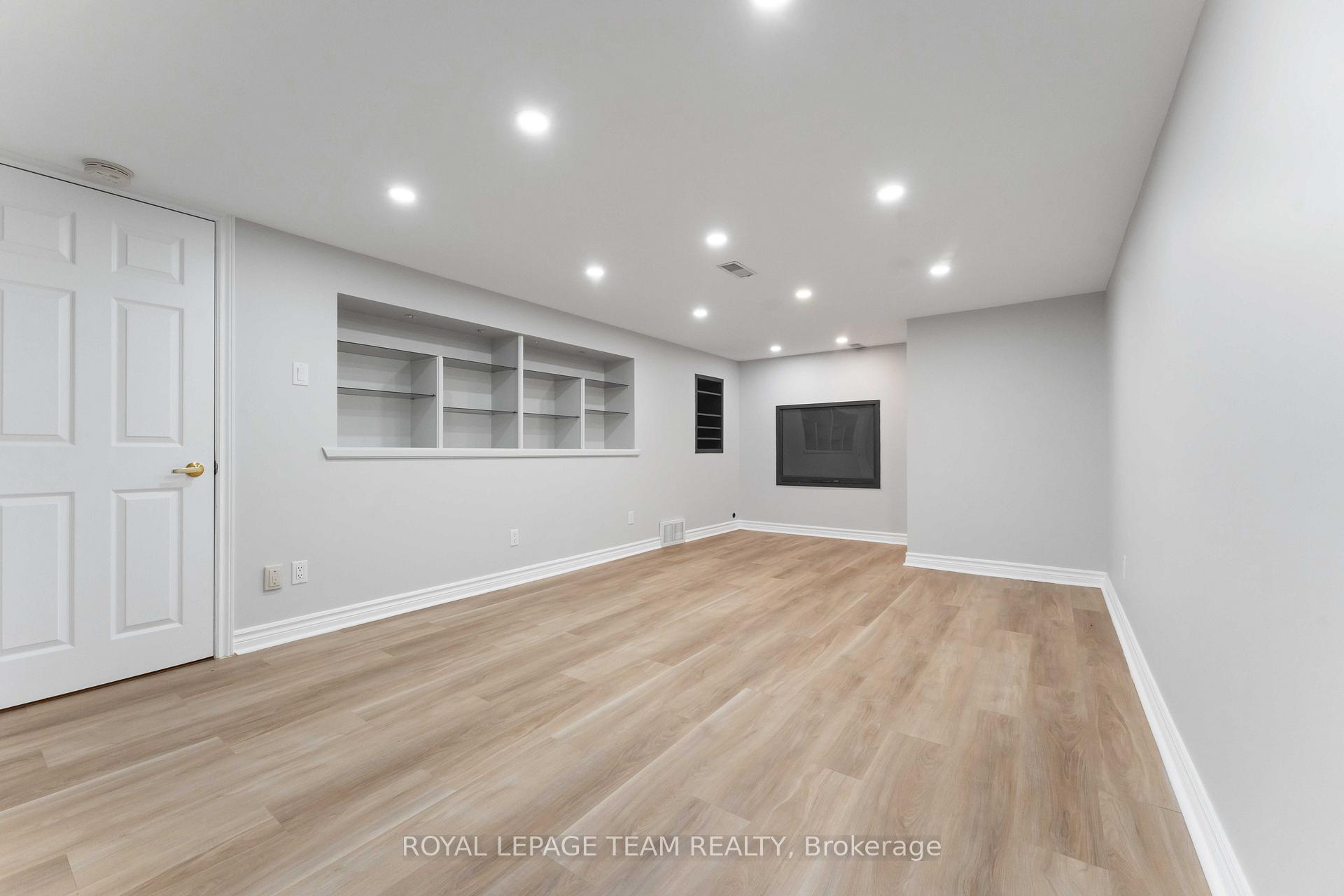Photo 34 of 60 Vaan Drive, Ottawa, Merivale Gardens — HOMEH