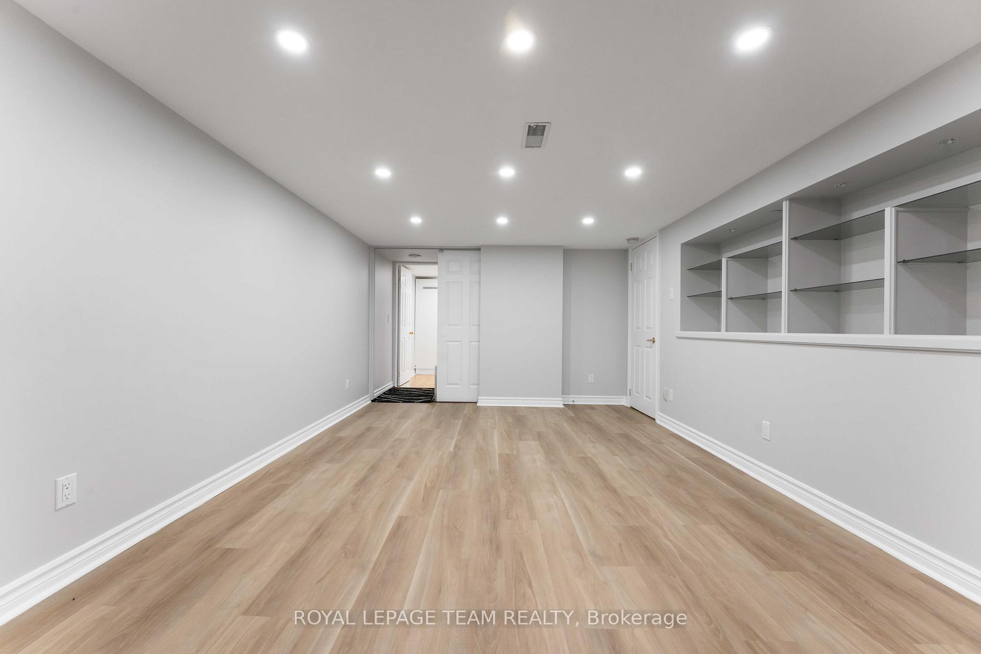 Photo 35 of 60 Vaan Drive, Ottawa, Merivale Gardens — HOMEH