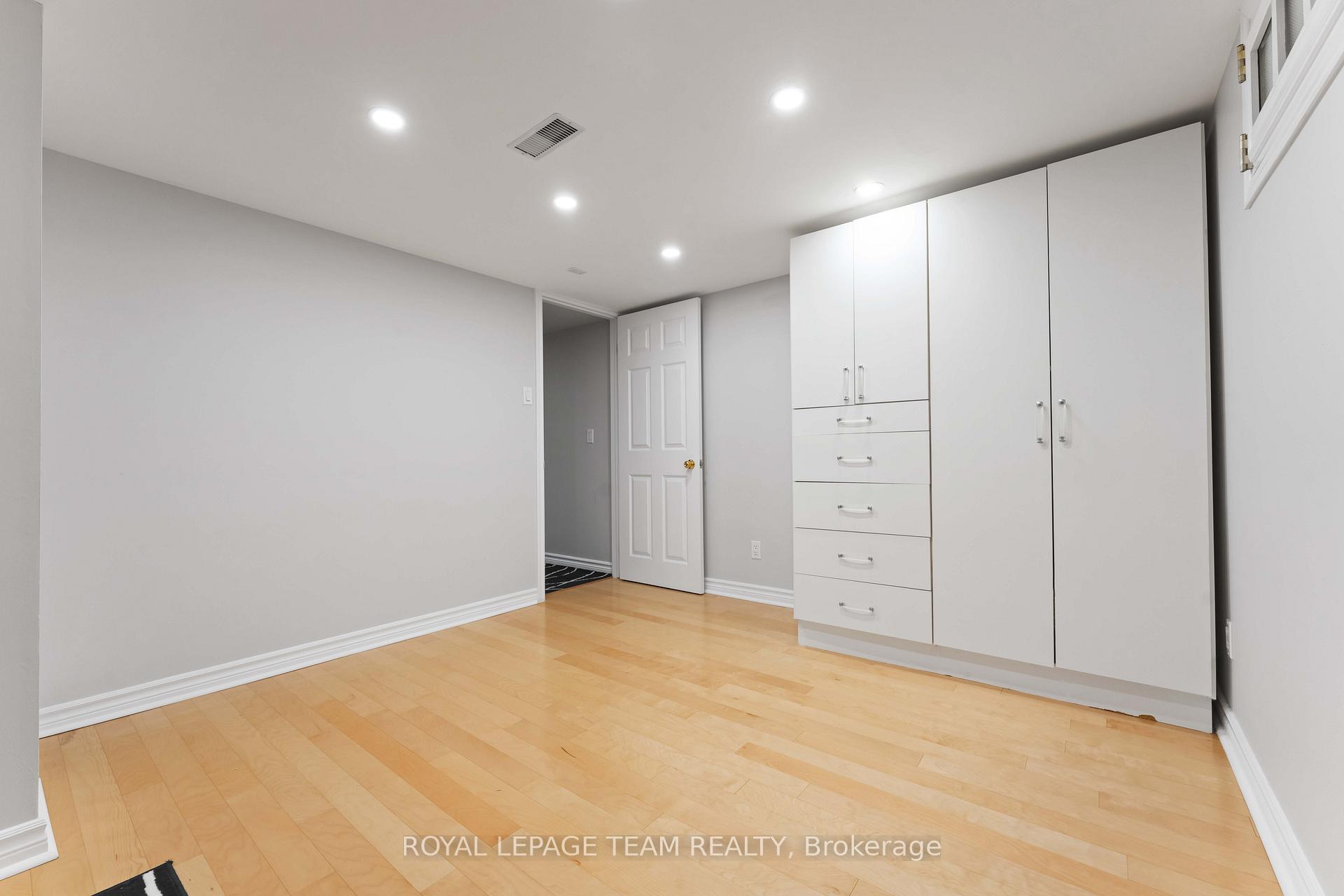 Photo 36 of 60 Vaan Drive, Ottawa, Merivale Gardens — HOMEH