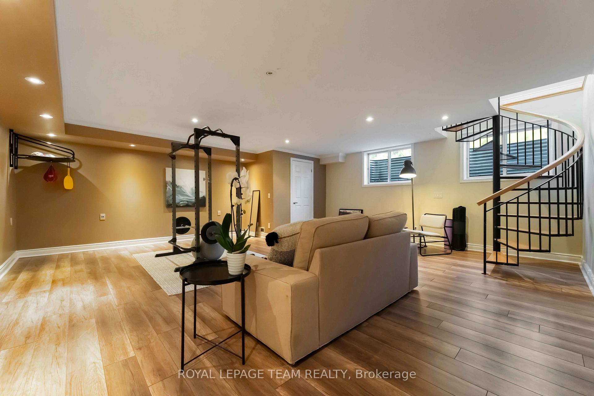 Photo 37 of 60 Vaan Drive, Ottawa, Merivale Gardens — HOMEH