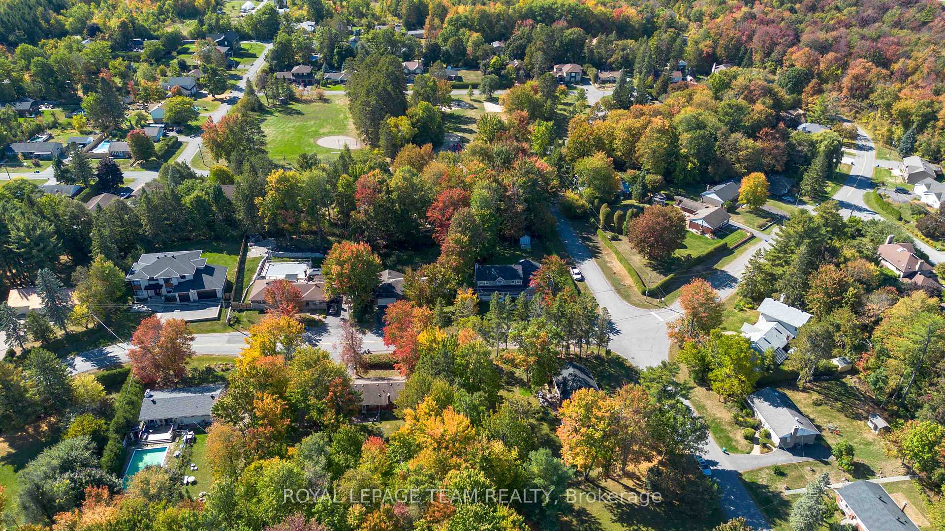 Photo 47 of 60 Vaan Drive, Ottawa, Merivale Gardens — HOMEH