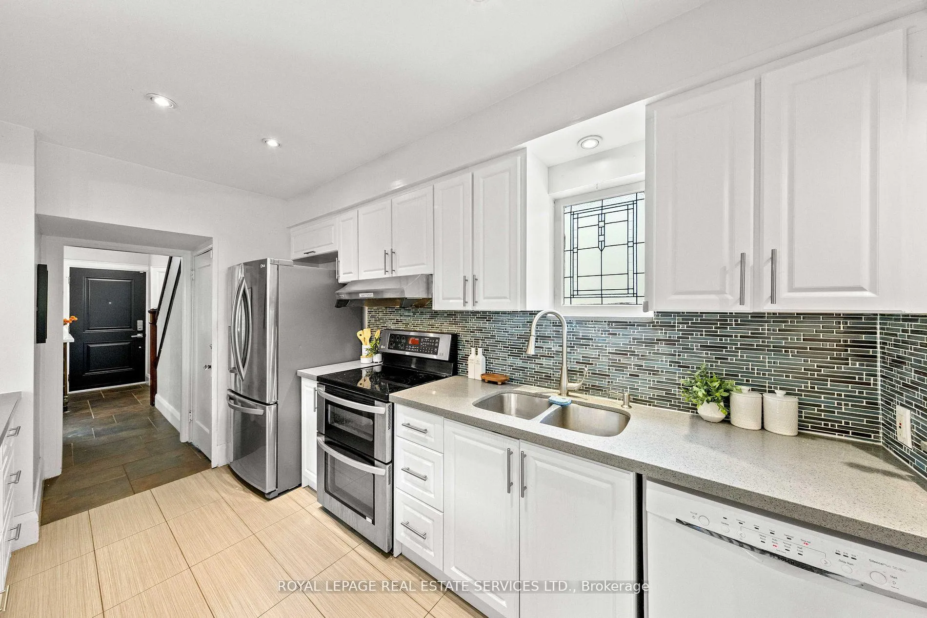 Photo 13 of 1565 Mount Pleasant Road, Toronto, Lawrence Park North — HOMEH