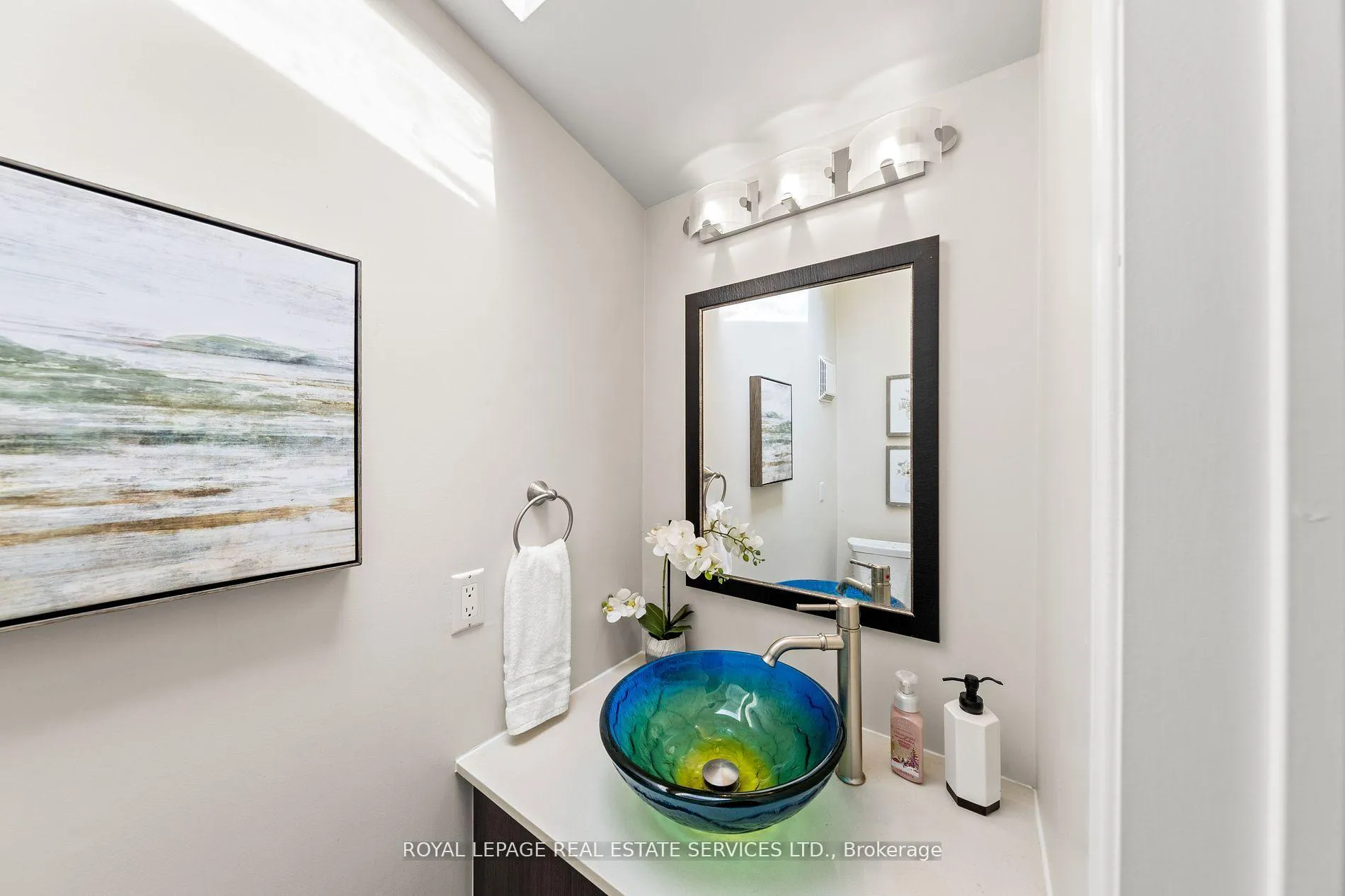 Photo 16 of 1565 Mount Pleasant Road, Toronto, Lawrence Park North — HOMEH