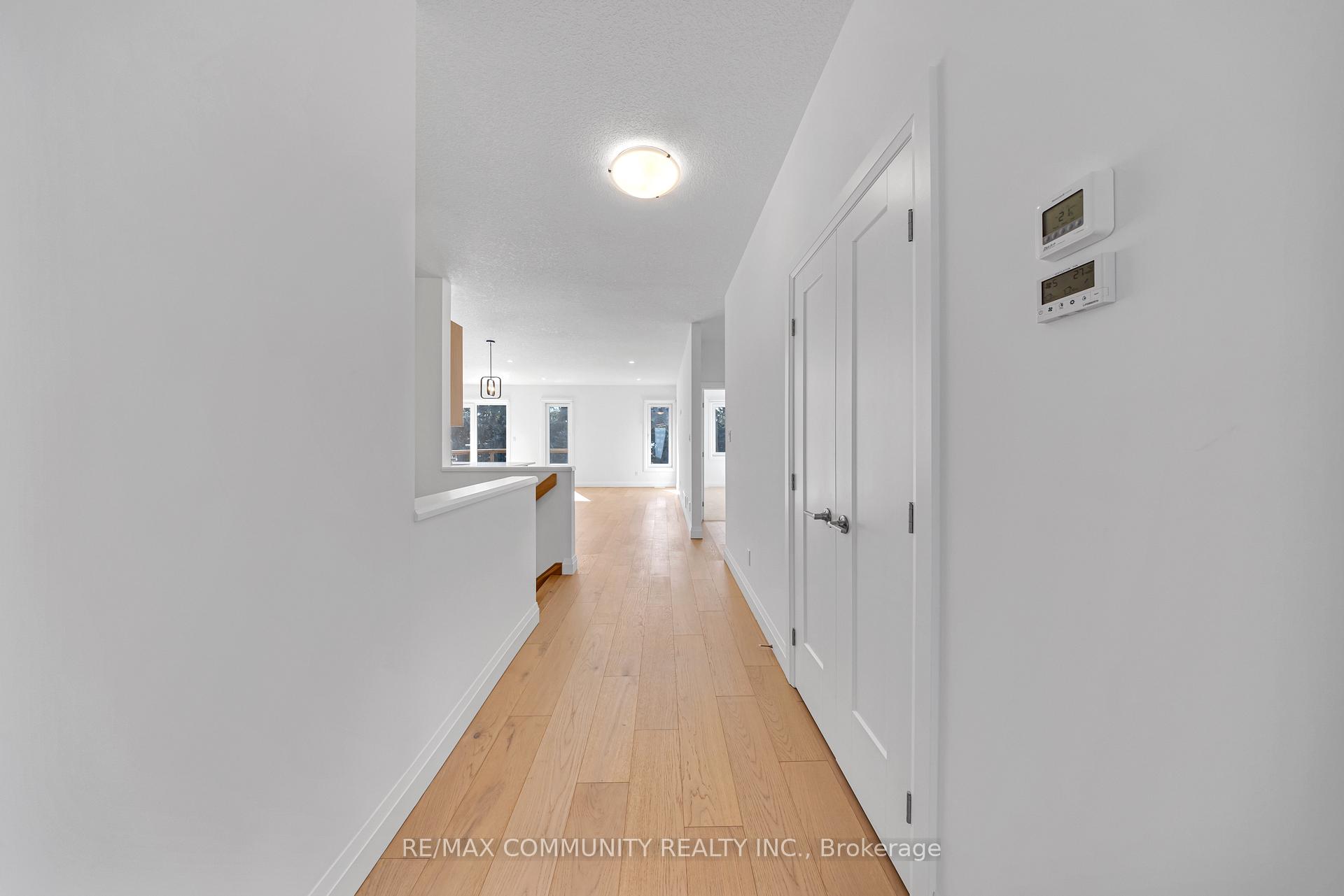 Photo 3 of 14 Alexander Circle, Strathroy-Caradoc, Caradoc — HOMEH