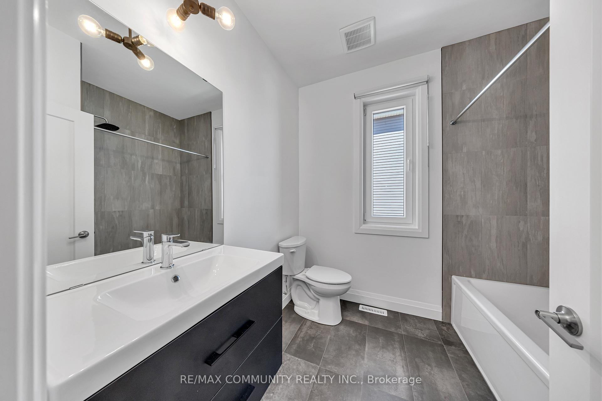 Photo 4 of 14 Alexander Circle, Strathroy-Caradoc, Caradoc — HOMEH