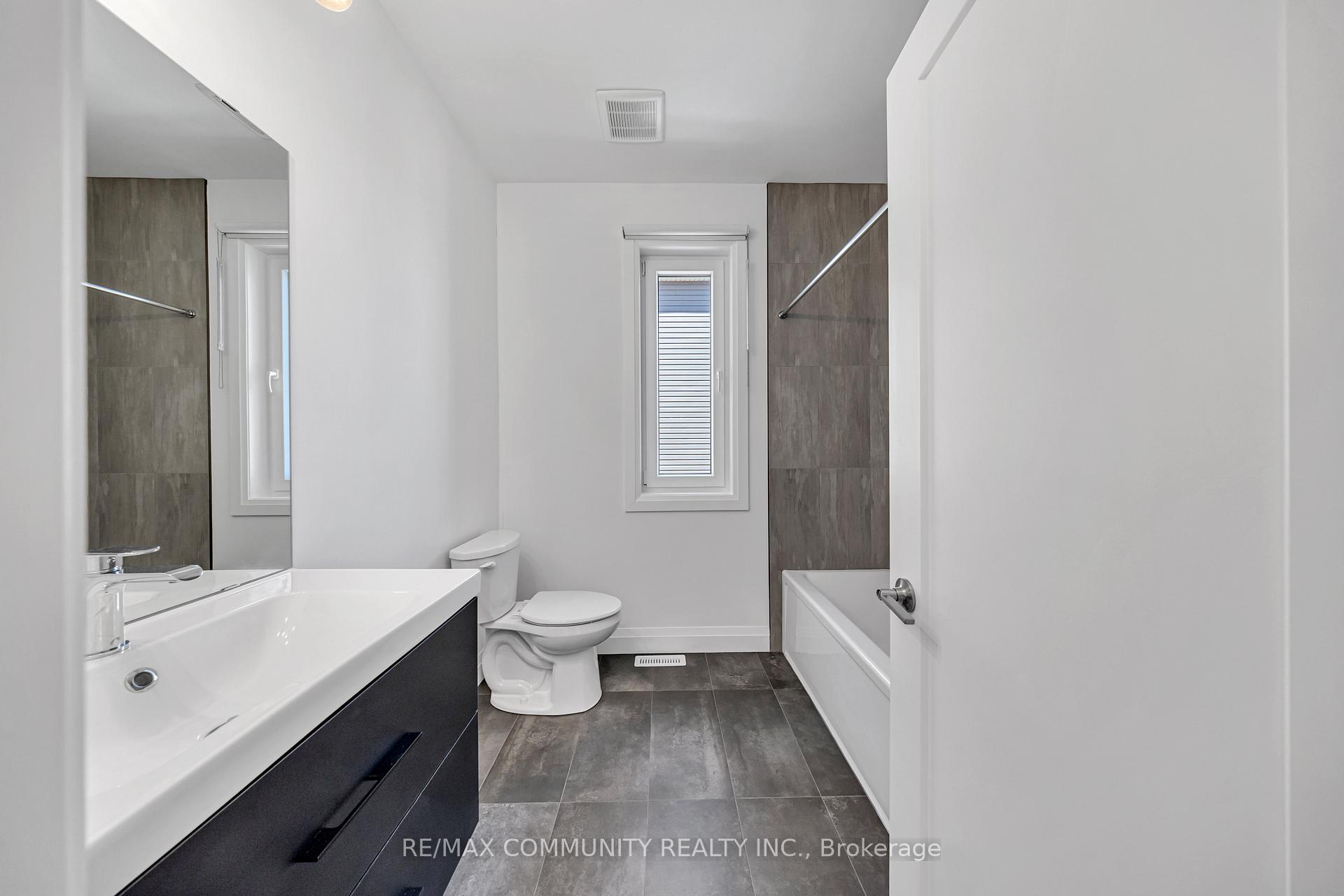 Photo 5 of 14 Alexander Circle, Strathroy-Caradoc, Caradoc — HOMEH