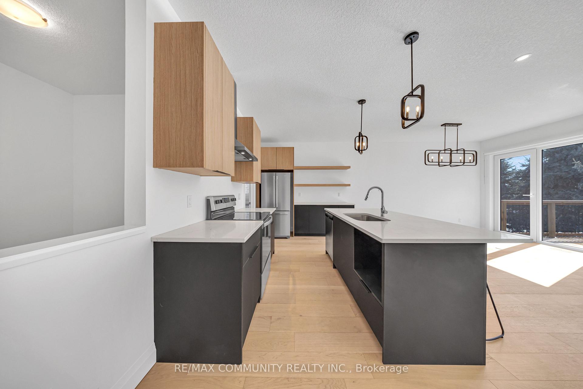 Photo 8 of 14 Alexander Circle, Strathroy-Caradoc, Caradoc — HOMEH