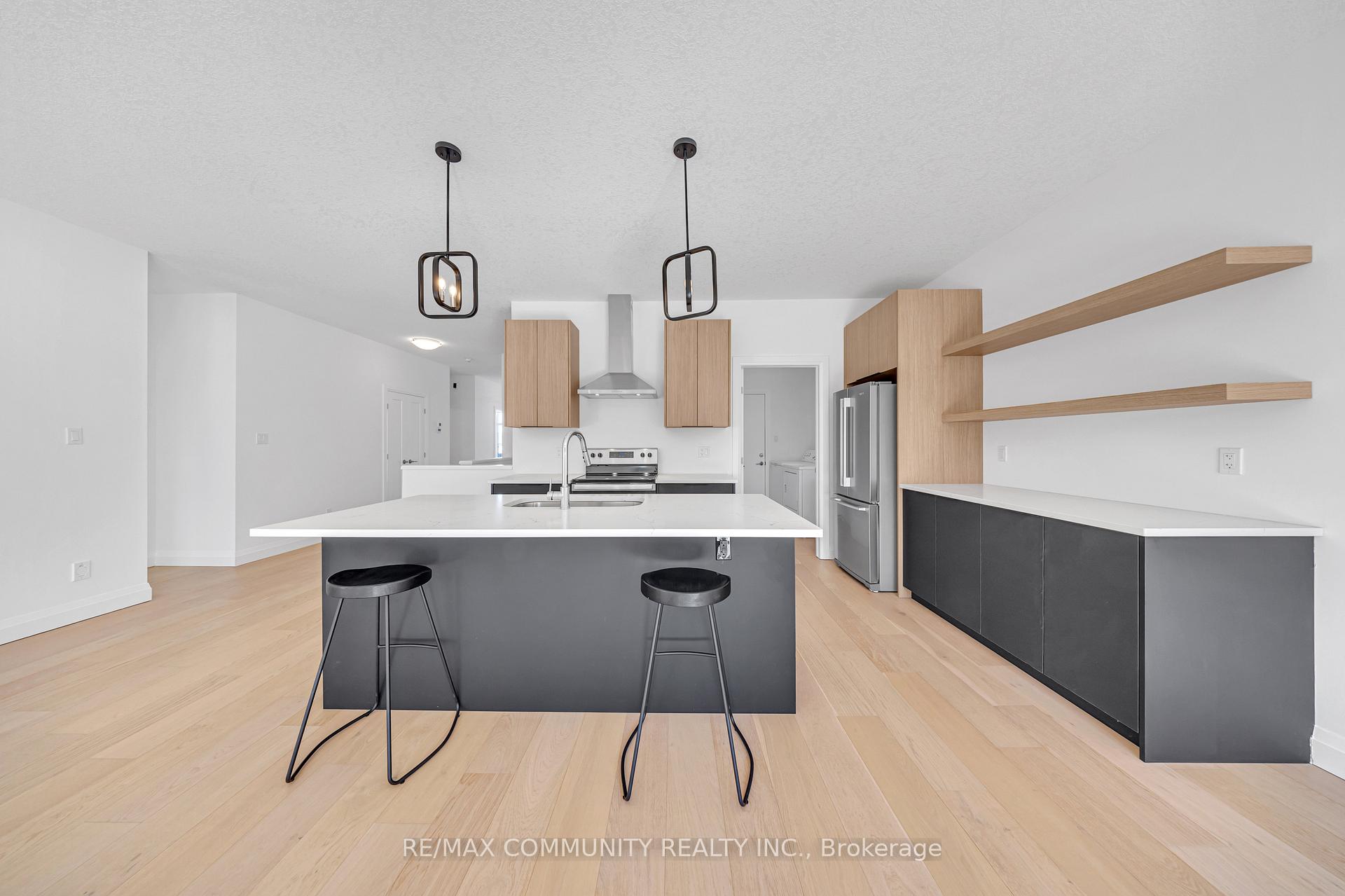 Photo 9 of 14 Alexander Circle, Strathroy-Caradoc, Caradoc — HOMEH
