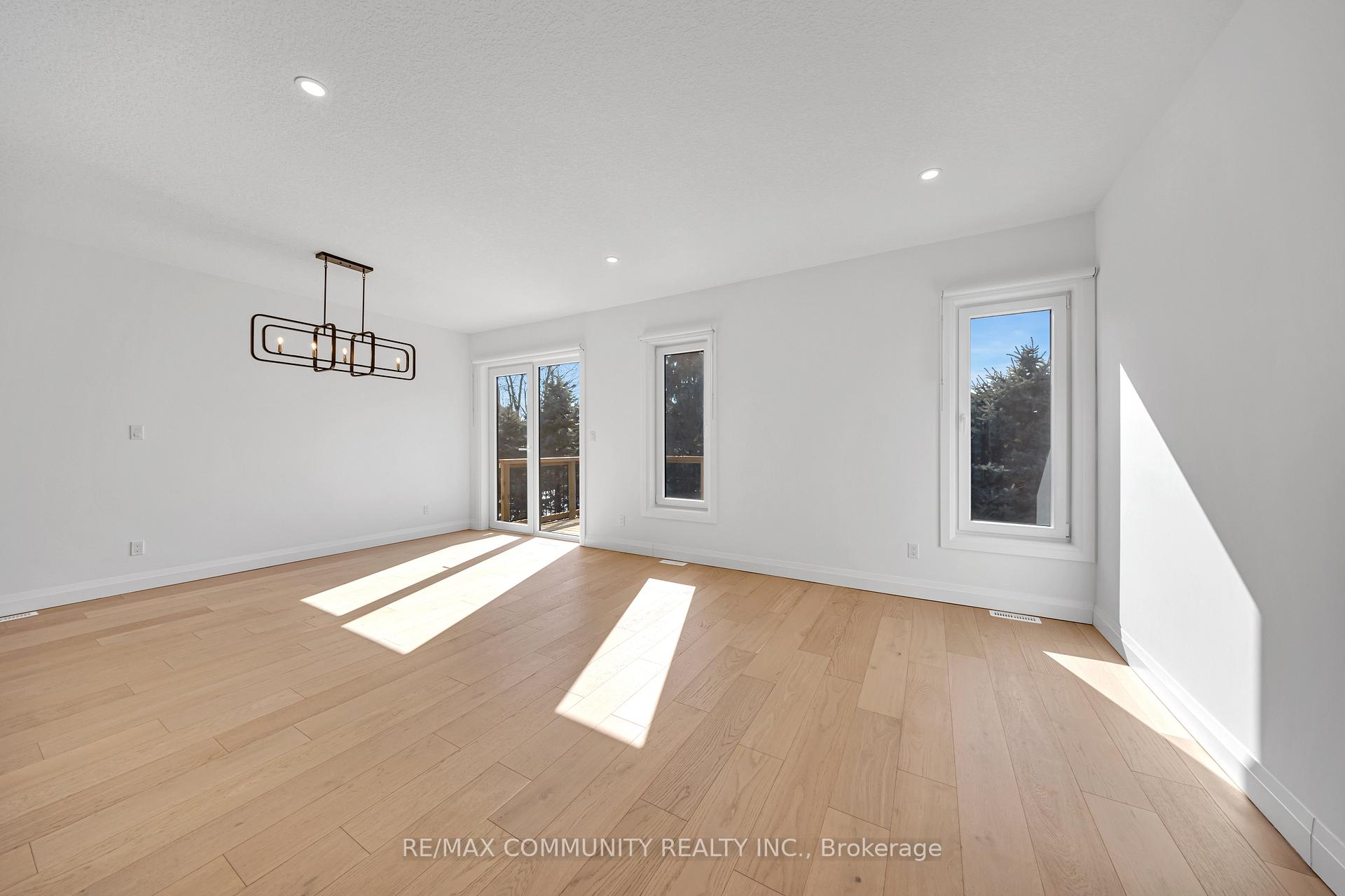 Photo 11 of 14 Alexander Circle, Strathroy-Caradoc, Caradoc — HOMEH