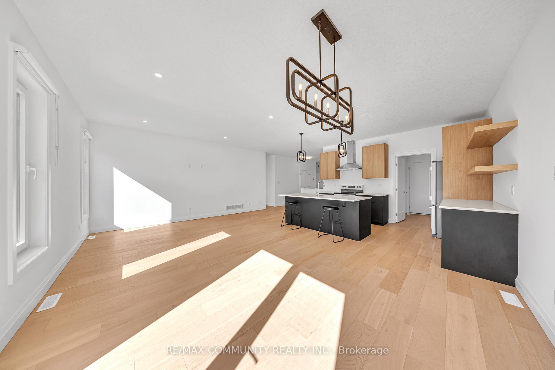 Photo 15 of 14 Alexander Circle, Strathroy-Caradoc, Caradoc — HOMEH