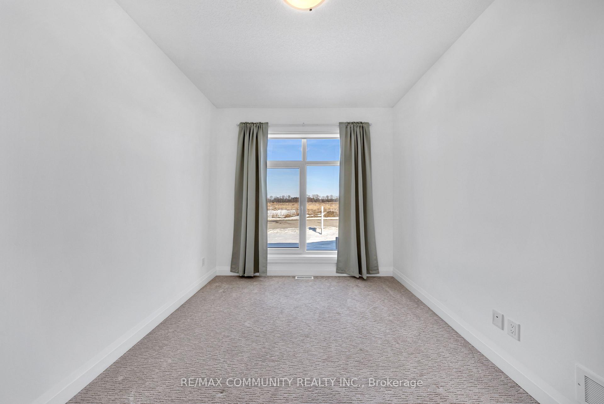 Photo 16 of 14 Alexander Circle, Strathroy-Caradoc, Caradoc — HOMEH