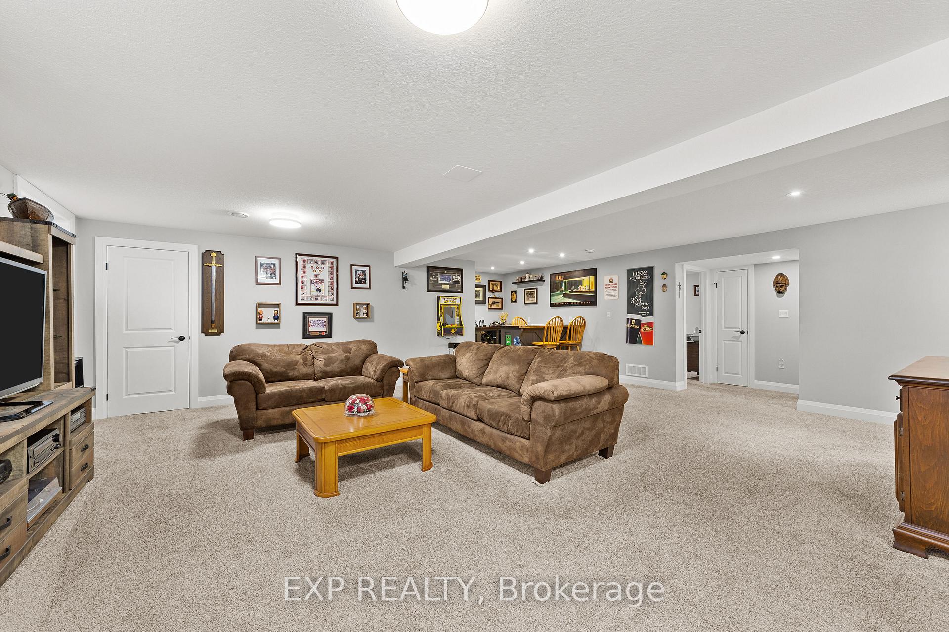 Photo 37 of 46 Collins Way, Strathroy-Caradoc, SE — HOMEH