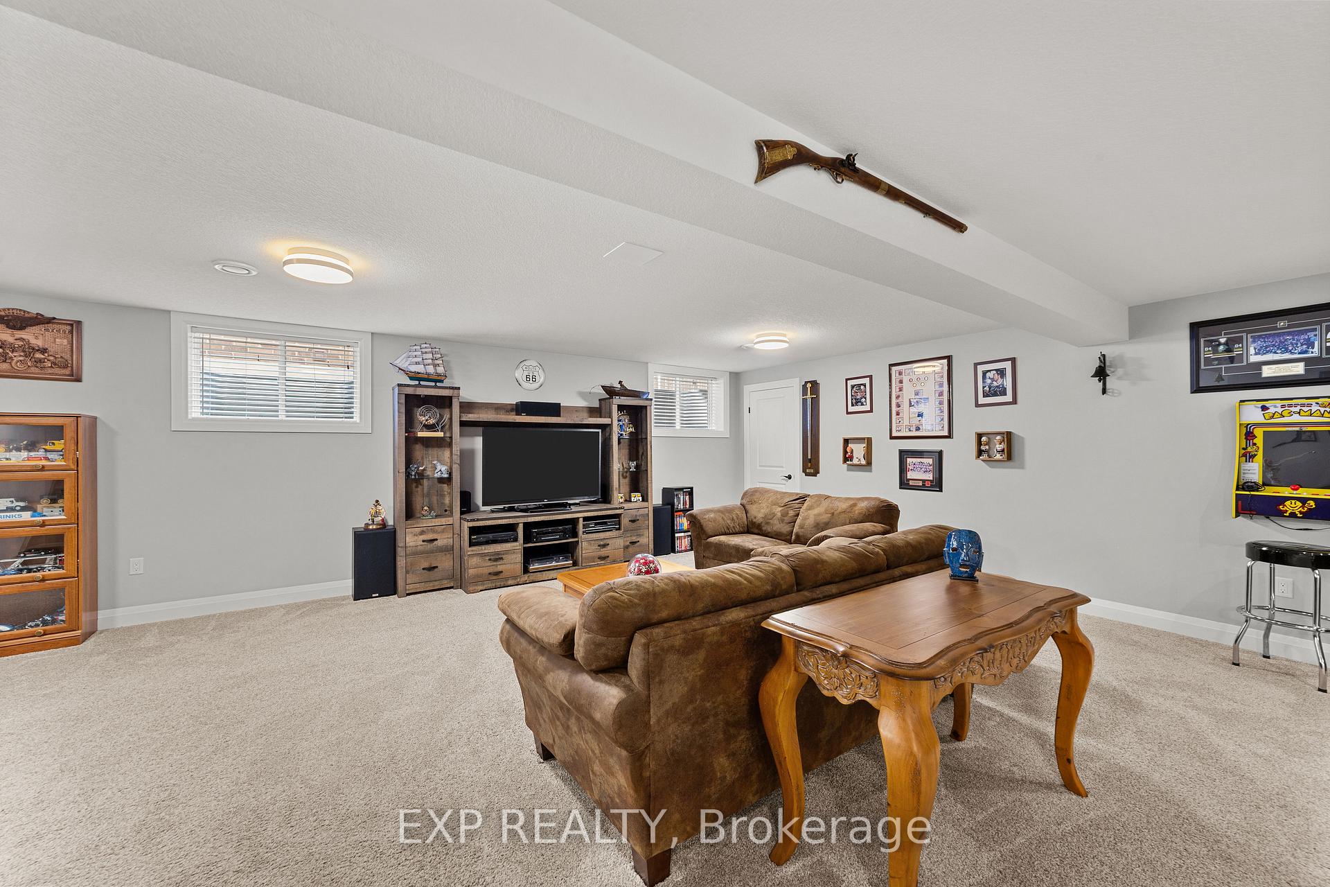 Photo 38 of 46 Collins Way, Strathroy-Caradoc, SE — HOMEH