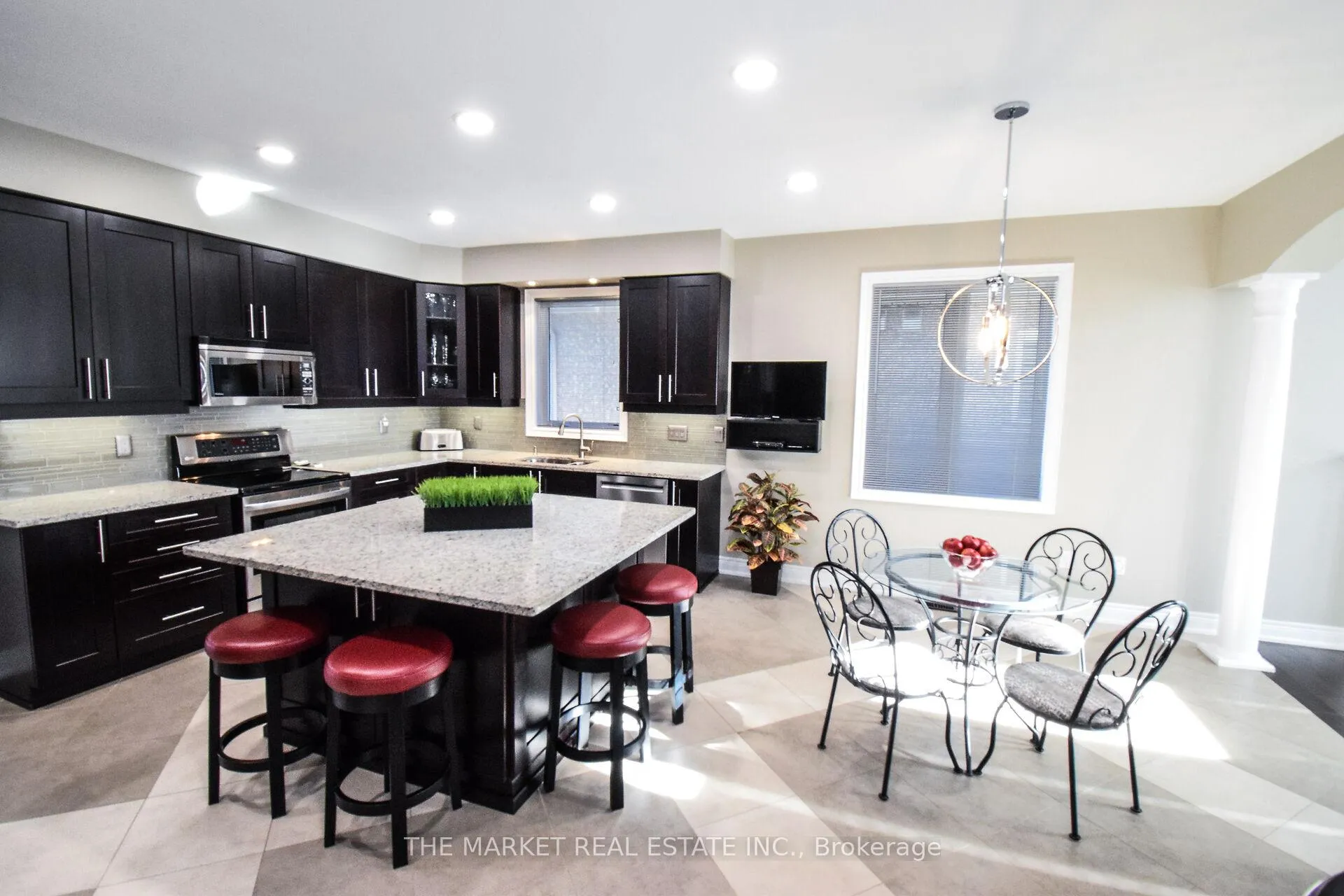 Photo 10 of 95 Turnberry Trail S, Welland, Hwy 406/Welland — HOMEH