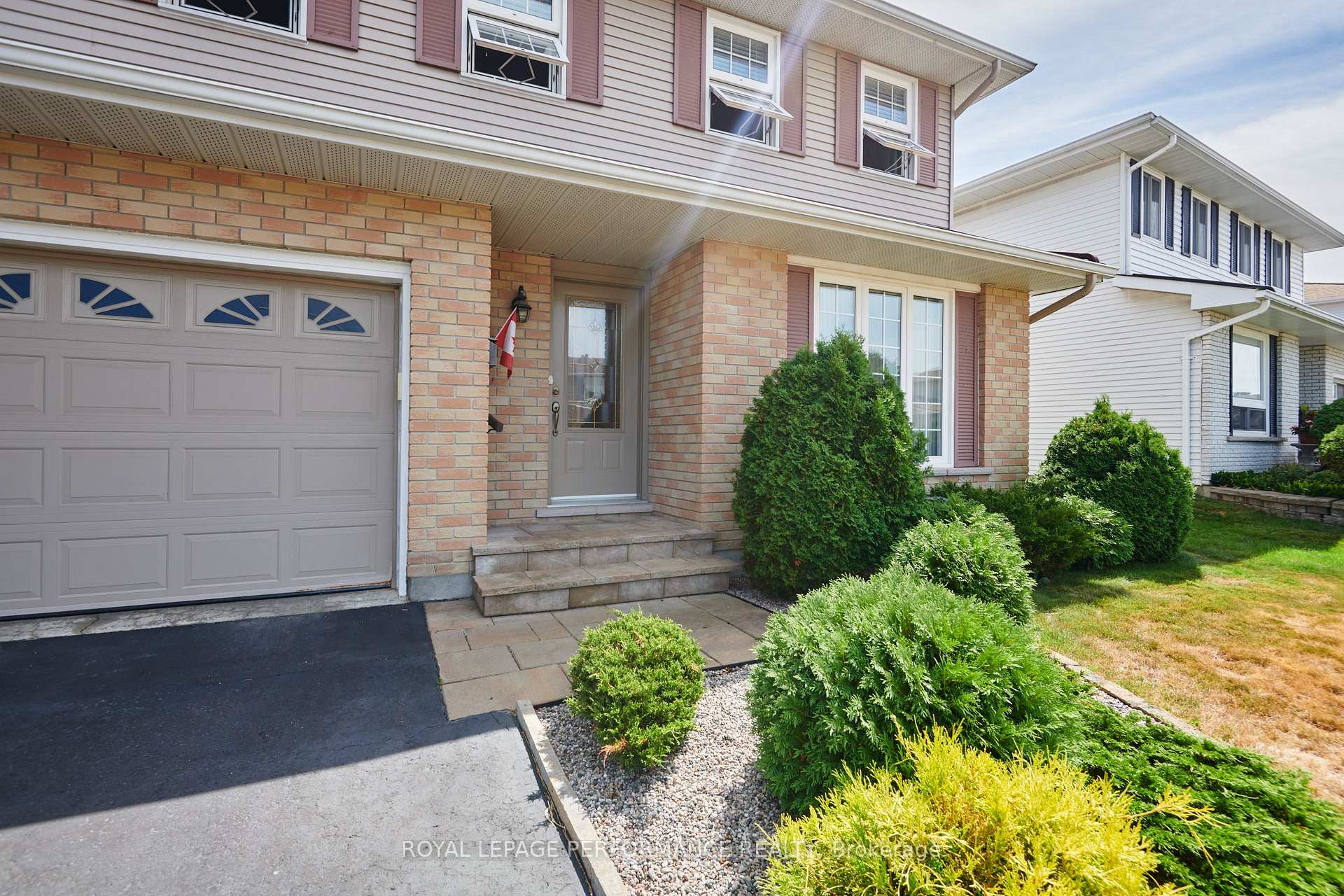 Photo 2 of 124 Medhurst Drive, Ottawa, Tanglewood — HOMEH