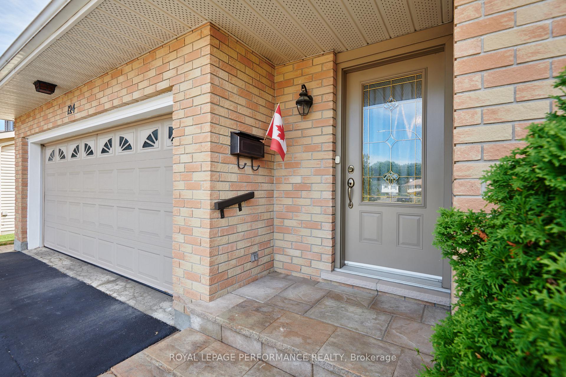 Photo 3 of 124 Medhurst Drive, Ottawa, Tanglewood — HOMEH