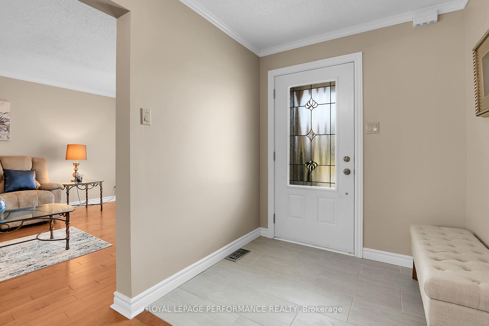 Photo 4 of 124 Medhurst Drive, Ottawa, Tanglewood — HOMEH