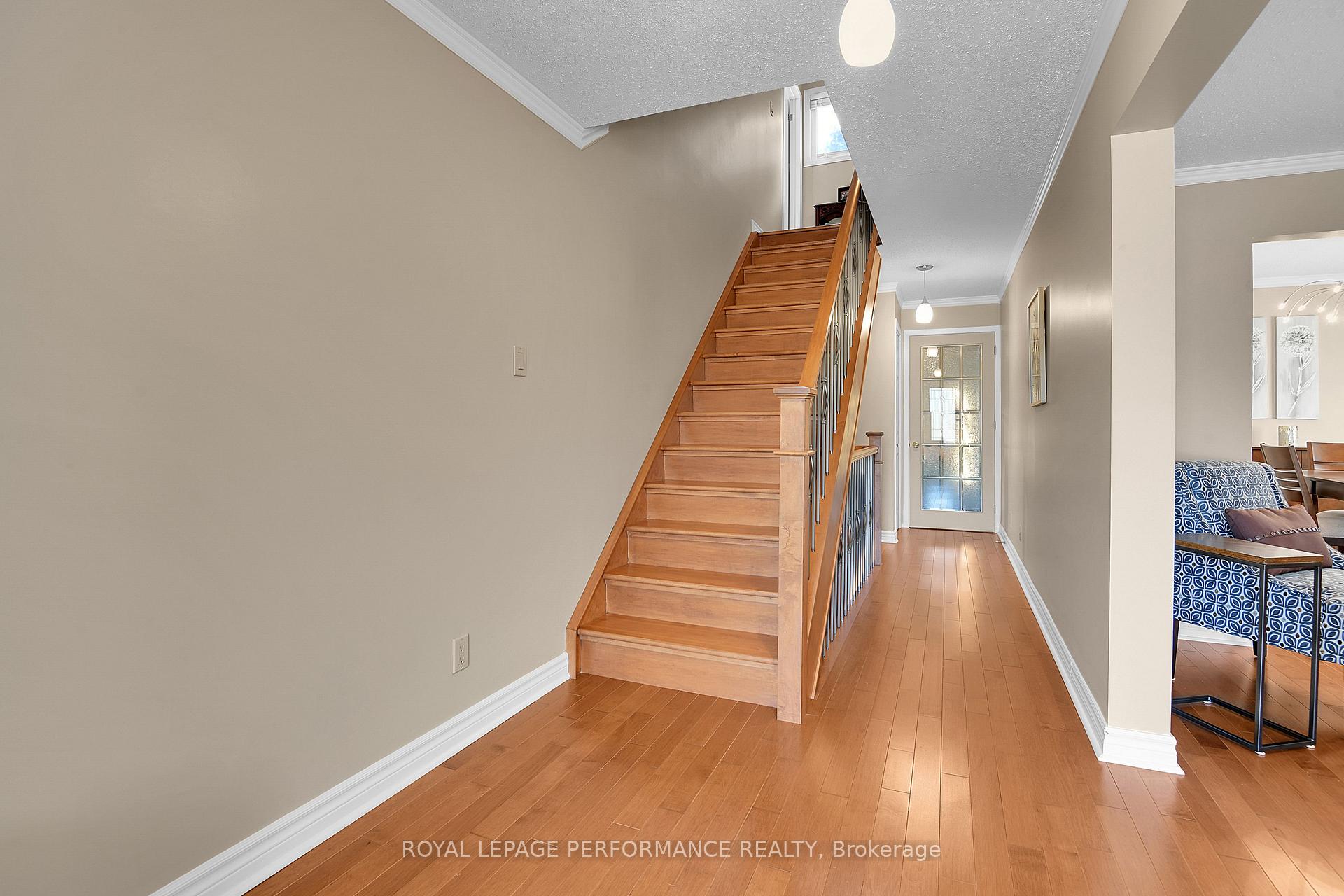 Photo 5 of 124 Medhurst Drive, Ottawa, Tanglewood — HOMEH