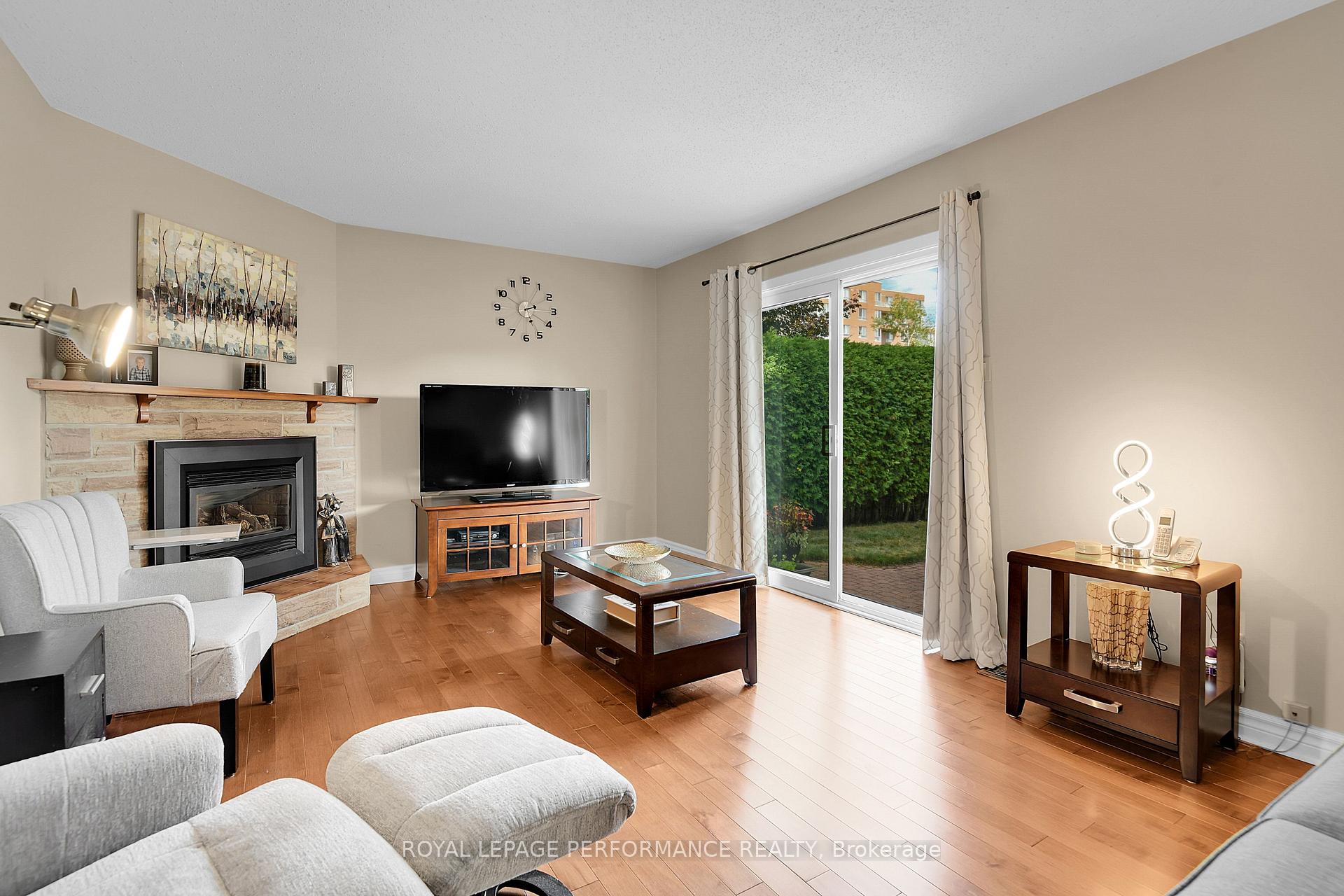 Photo 14 of 124 Medhurst Drive, Ottawa, Tanglewood — HOMEH