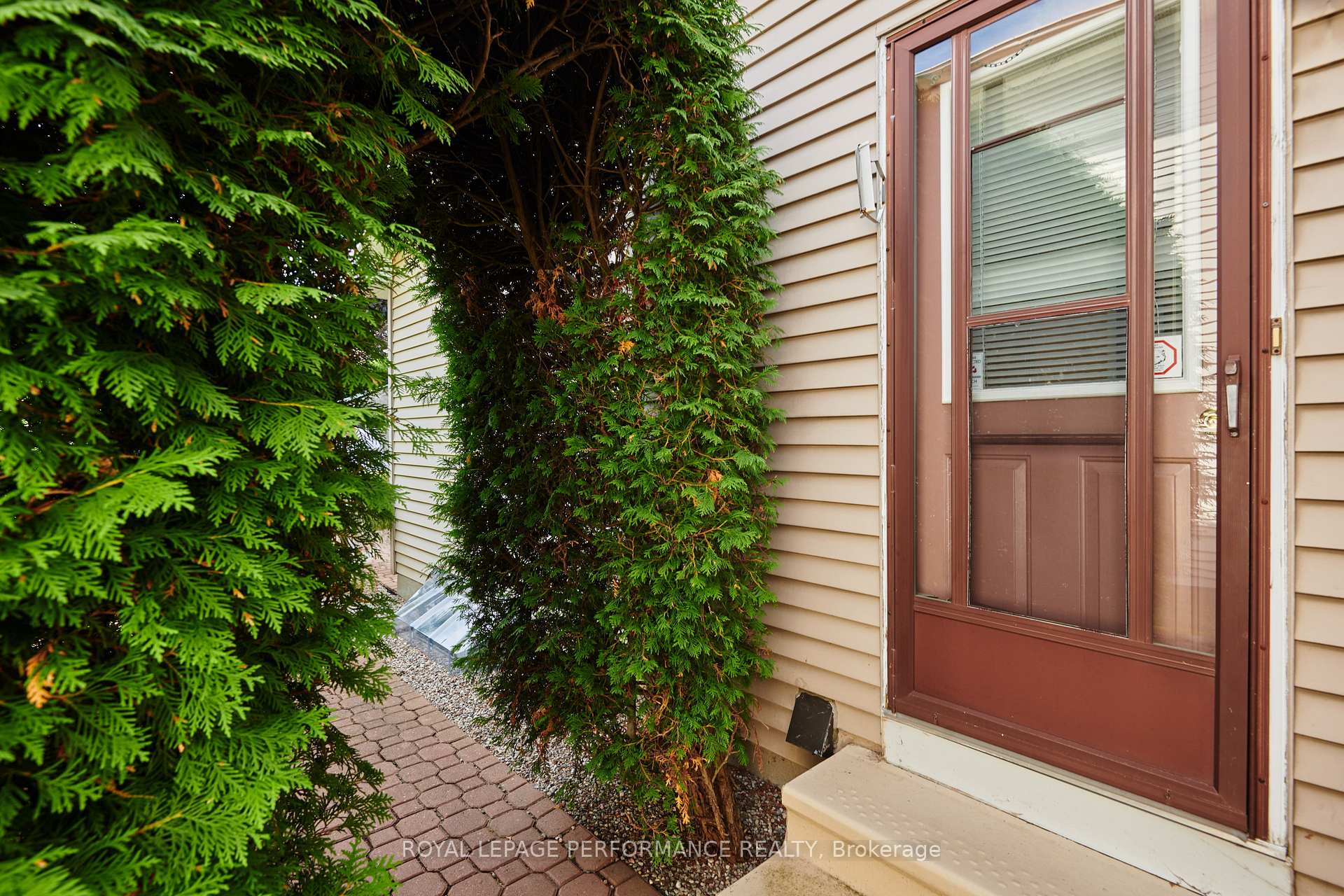 Photo 35 of 124 Medhurst Drive, Ottawa, Tanglewood — HOMEH