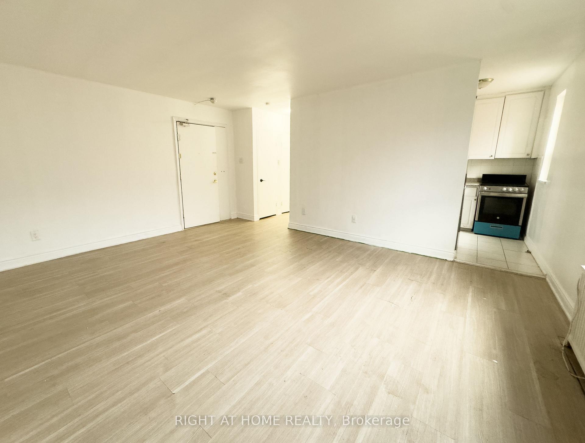 Photo 4 of Unit 311, 896 Eglinton Avenue E, Toronto, Leaside — HOMEH