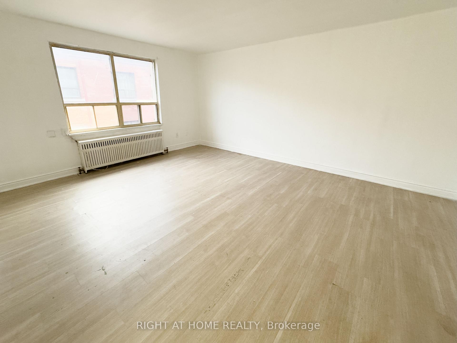 Photo 5 of Unit 311, 896 Eglinton Avenue E, Toronto, Leaside — HOMEH