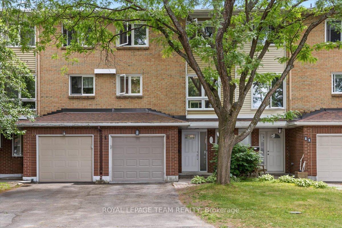 Front of 13 Kedgewick Court