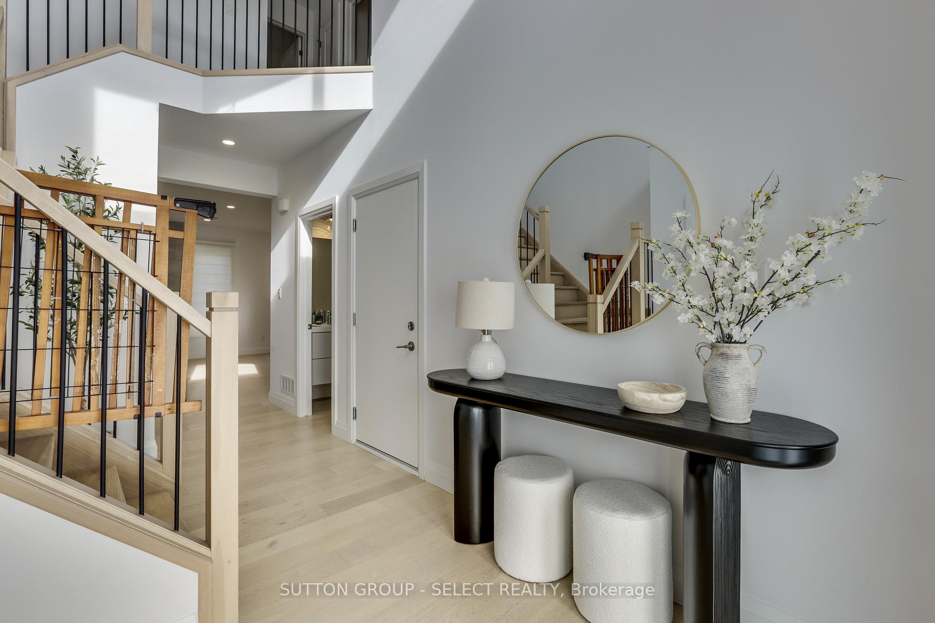 Photo 3 of 35 Alexander Circle, Strathroy-Caradoc, SE — HOMEH