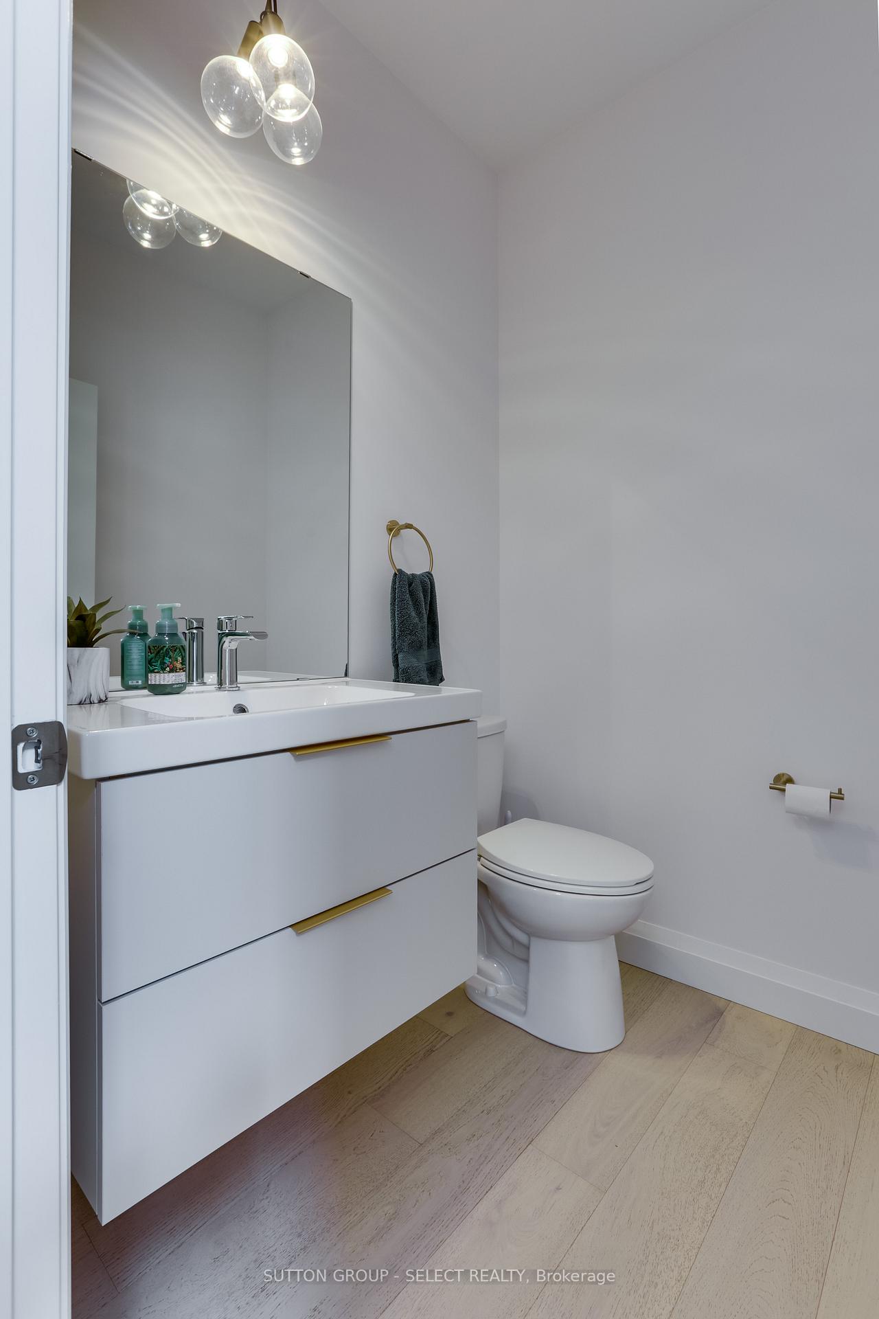 Photo 5 of 35 Alexander Circle, Strathroy-Caradoc, SE — HOMEH