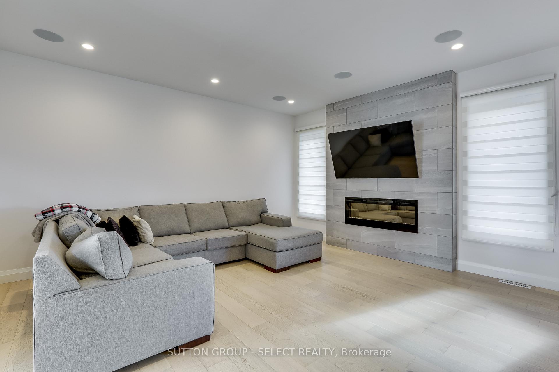 Photo 7 of 35 Alexander Circle, Strathroy-Caradoc, SE — HOMEH