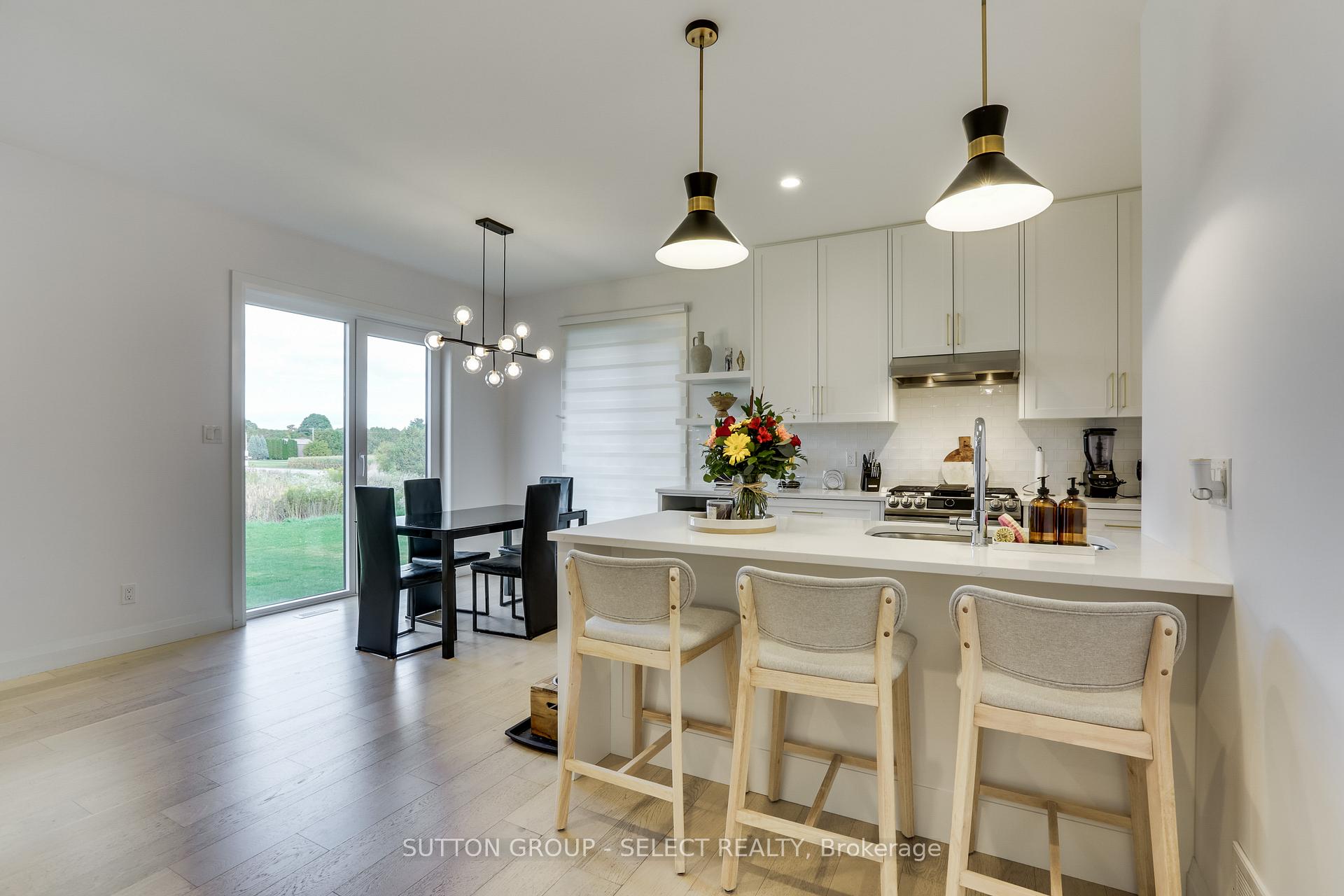Photo 9 of 35 Alexander Circle, Strathroy-Caradoc, SE — HOMEH