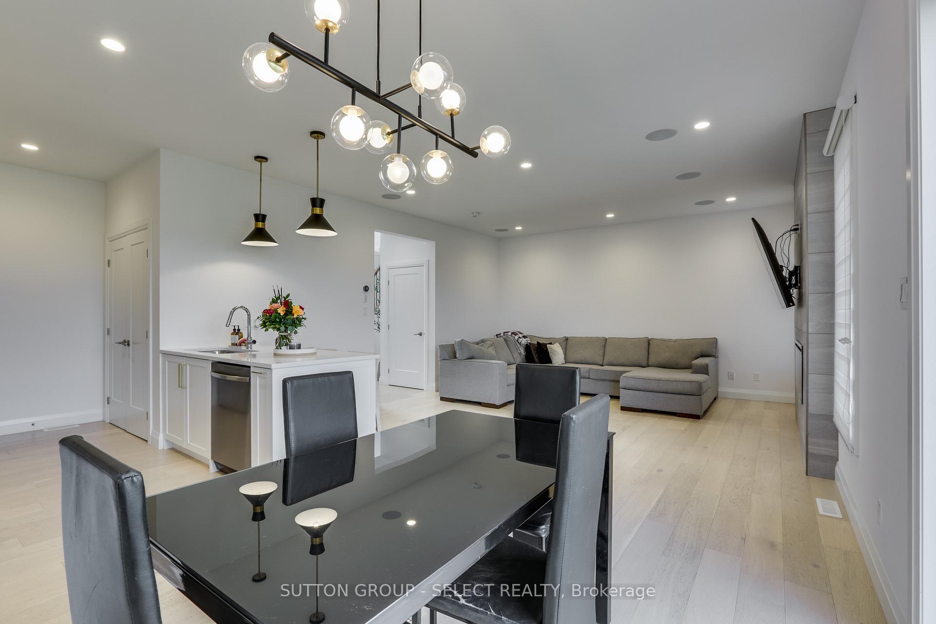 Photo 10 of 35 Alexander Circle, Strathroy-Caradoc, SE — HOMEH