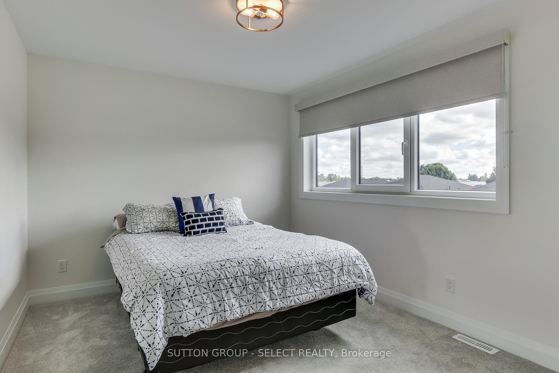 Photo 12 of 35 Alexander Circle, Strathroy-Caradoc, SE — HOMEH