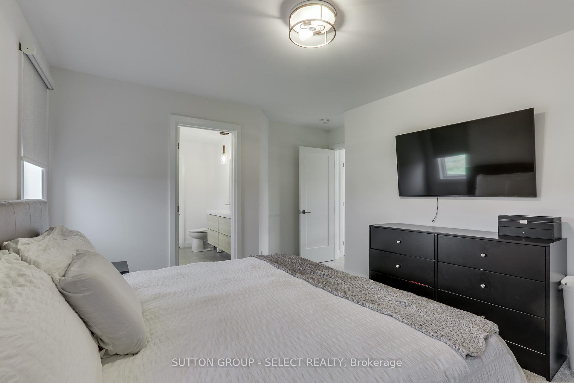 Photo 18 of 35 Alexander Circle, Strathroy-Caradoc, SE — HOMEH