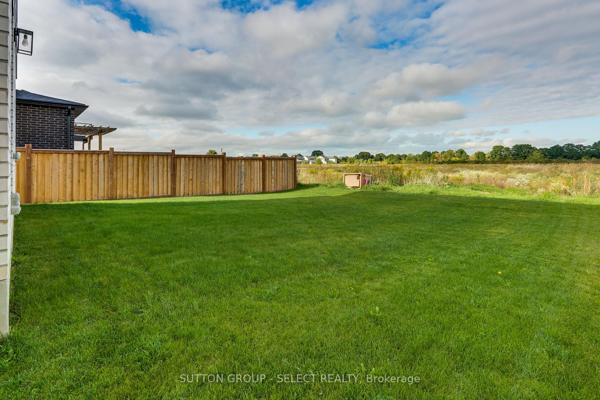 Photo 21 of 35 Alexander Circle, Strathroy-Caradoc, SE — HOMEH