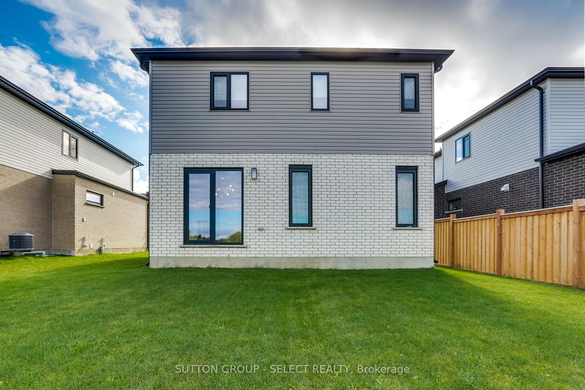 Photo 22 of 35 Alexander Circle, Strathroy-Caradoc, SE — HOMEH