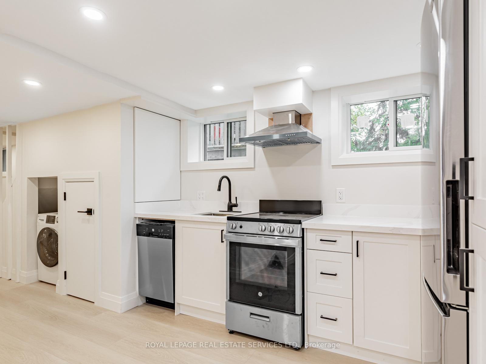 Photo 10 of Unit LOWER, 61 Yonge Boulevard, Toronto, Lawrence Park North — HOMEH