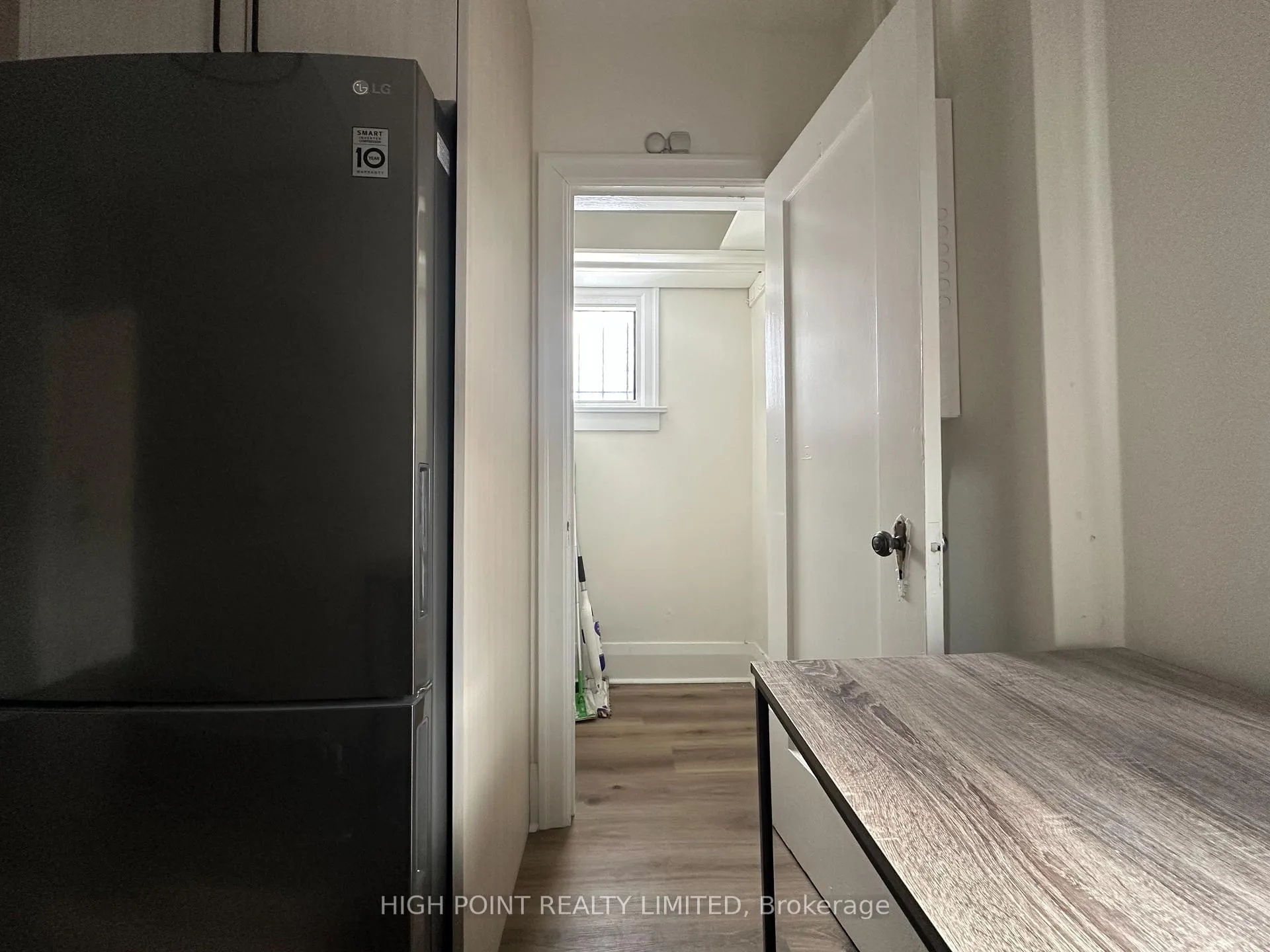 Photo 3 of Unit Unit 2, 1641 Bayview Avenue, Toronto, Leaside — HOMEH