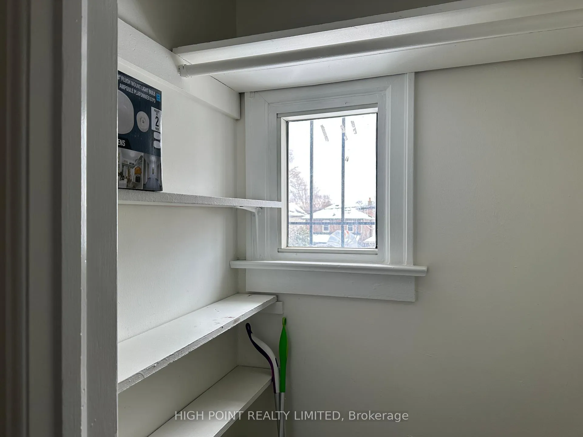 Photo 4 of Unit Unit 2, 1641 Bayview Avenue, Toronto, Leaside — HOMEH