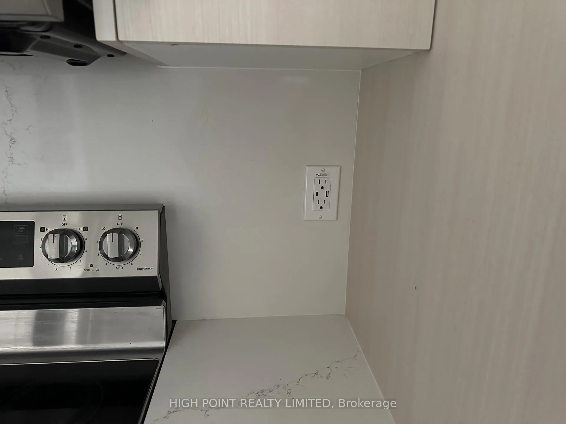 Photo 5 of Unit Unit 2, 1641 Bayview Avenue, Toronto, Leaside — HOMEH