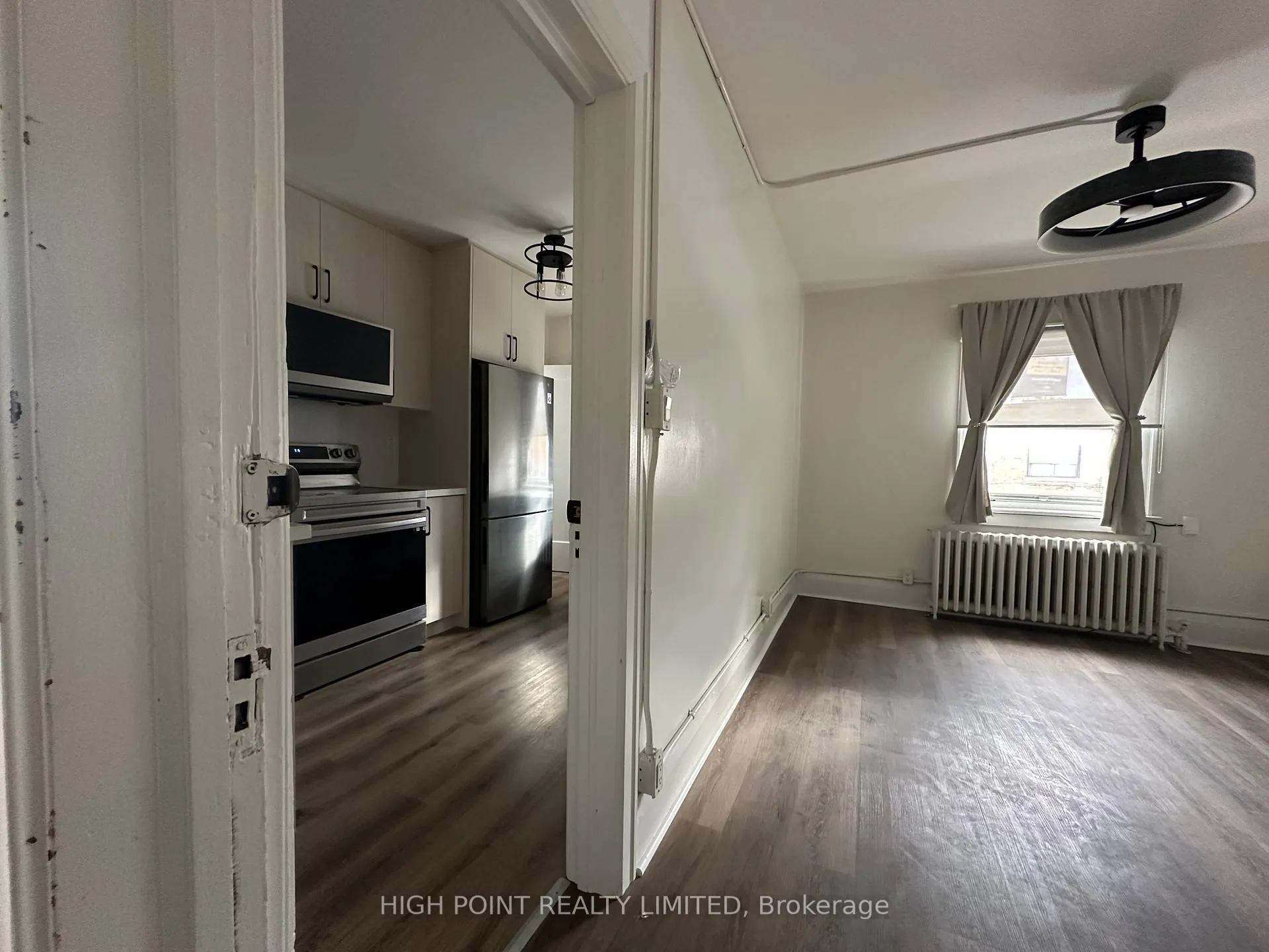 Photo 6 of Unit Unit 2, 1641 Bayview Avenue, Toronto, Leaside — HOMEH