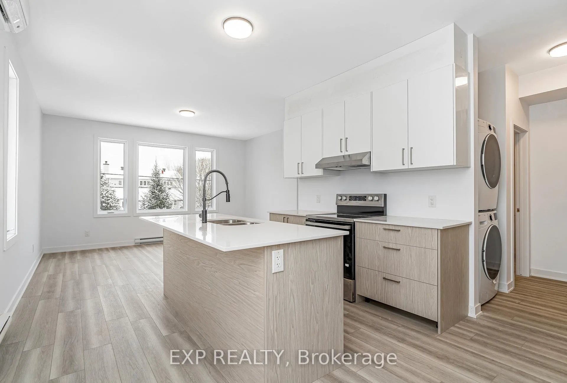 Photo 2 of Unit Unit A, 1369 Louis Lane, Ottawa, Cyrville Rd./Industrial Park — HOMEH