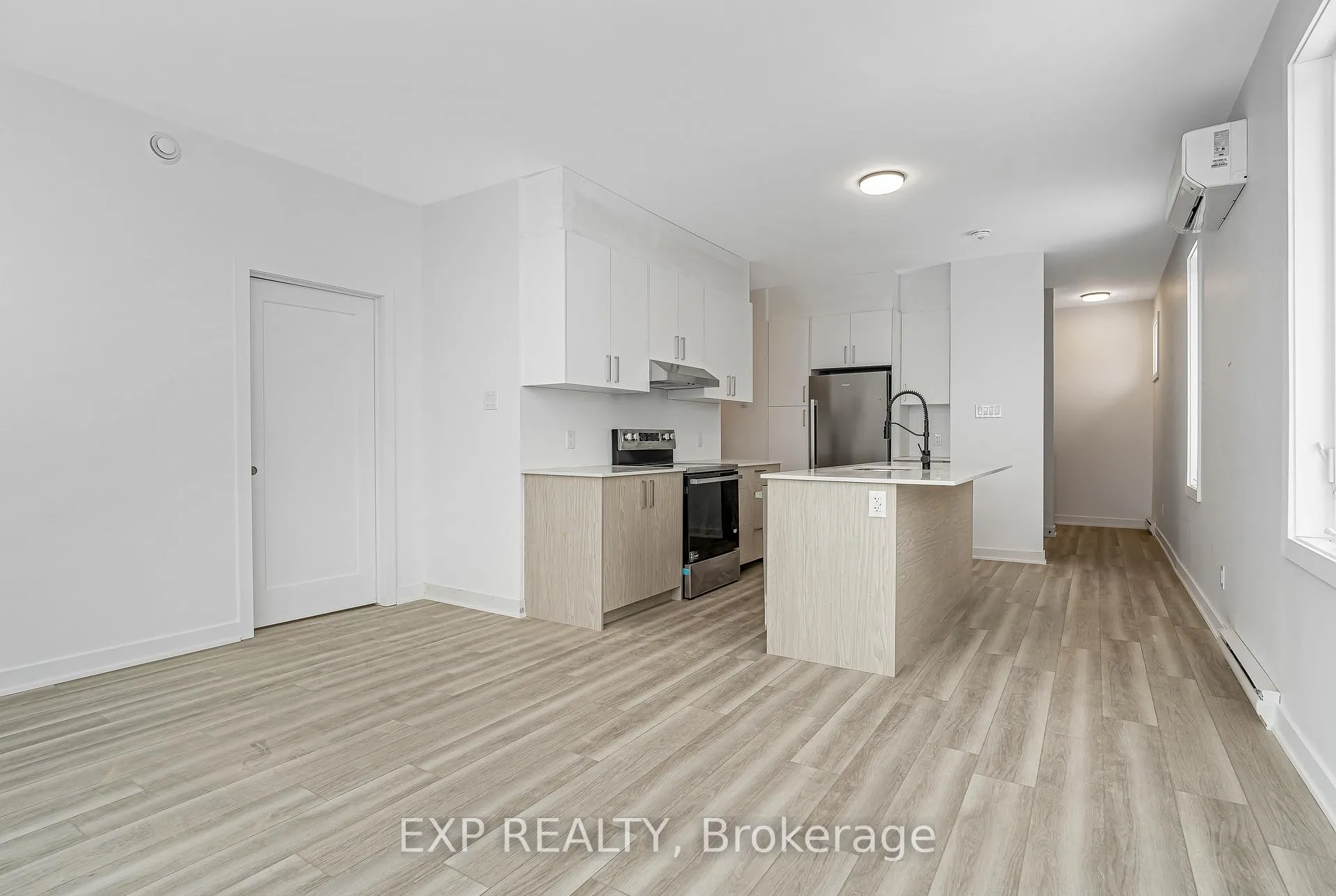 Photo 5 of Unit Unit A, 1369 Louis Lane, Ottawa, Cyrville Rd./Industrial Park — HOMEH