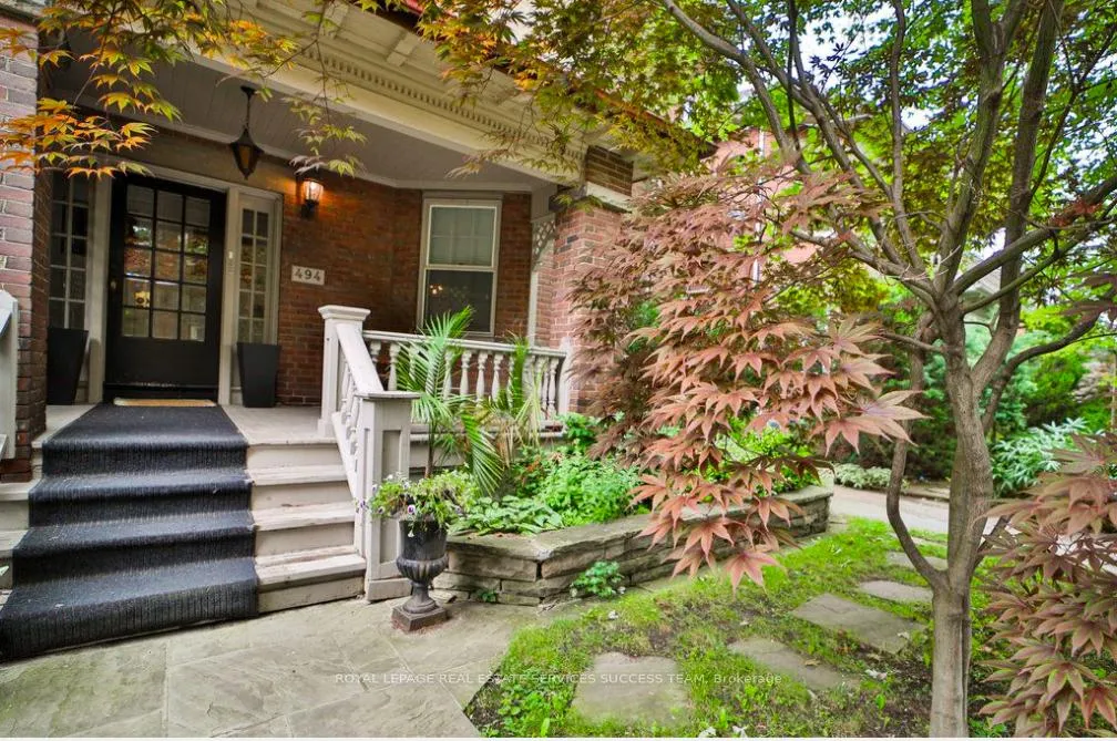 Front of 494 Summerhill Avenue
