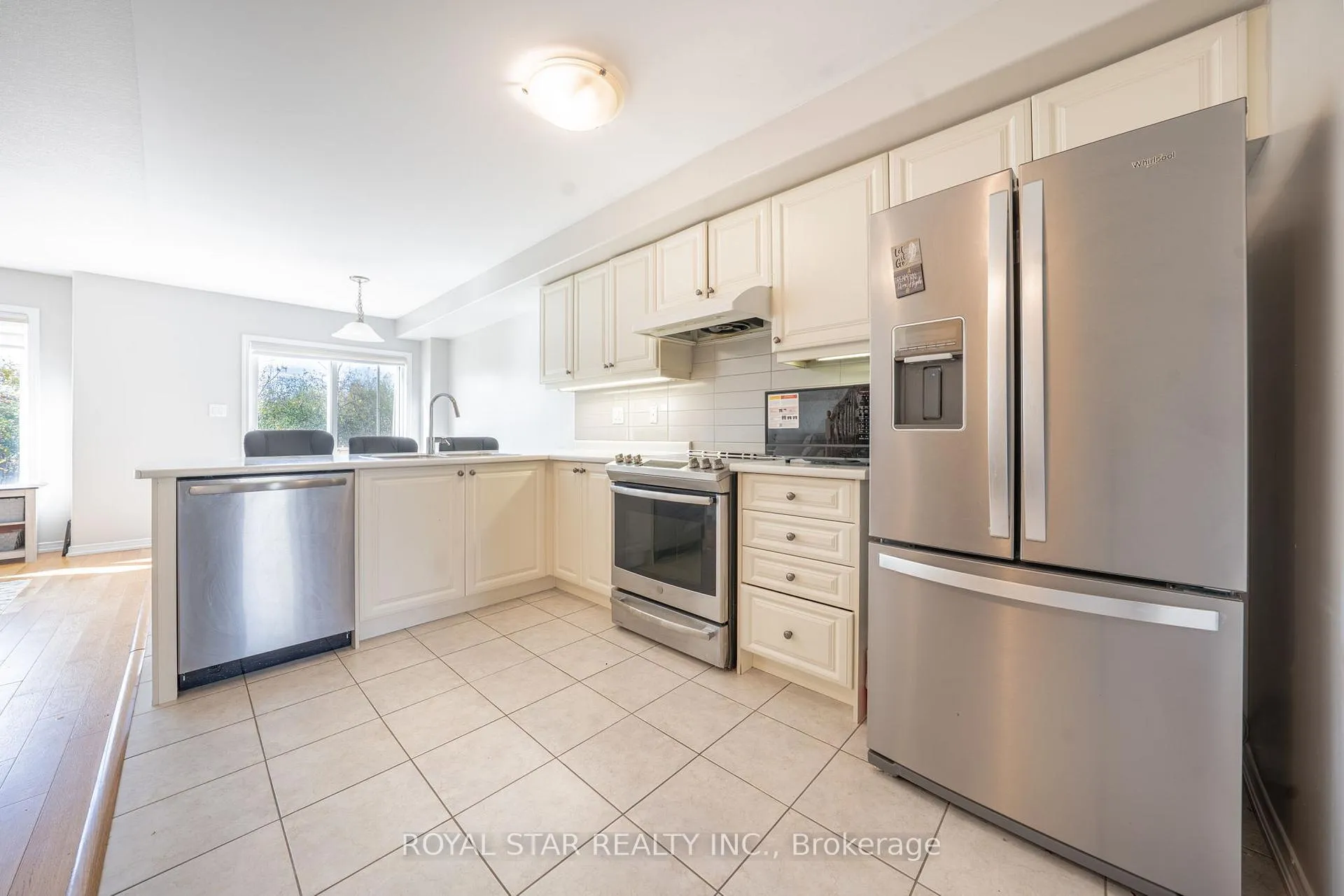 Photo 3 of 170 Esther Crescent, Thorold, Allanburg/Thorold South — HOMEH