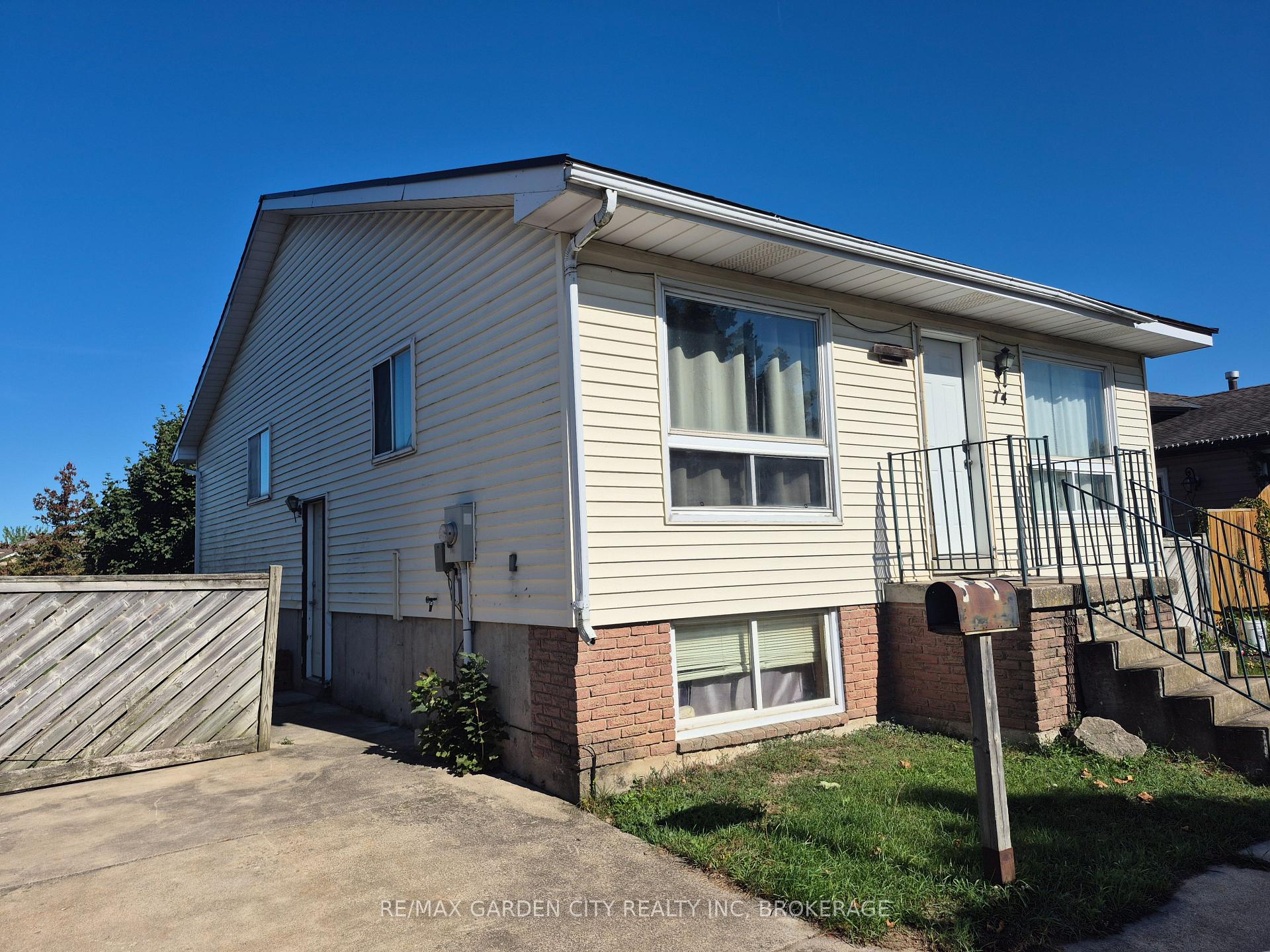 Front of 74 Commerford Street